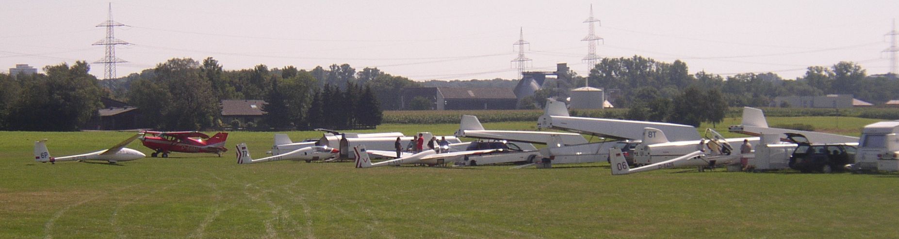 Flugzeuge auf dem Flugplatz Walldorf
