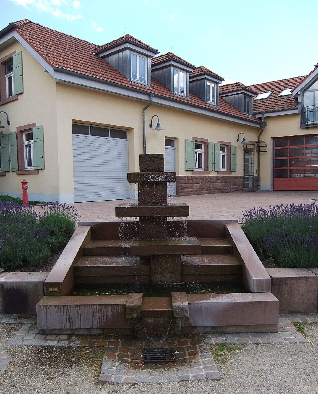 Datei:Brunnen FFW Neunkirchen.JPG