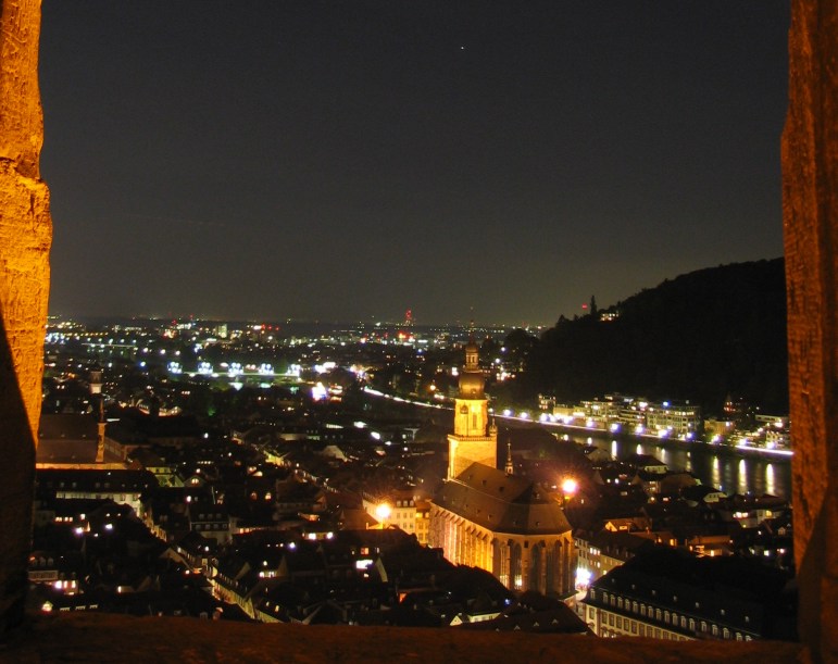 Altstadt HD bei Nacht.jpg