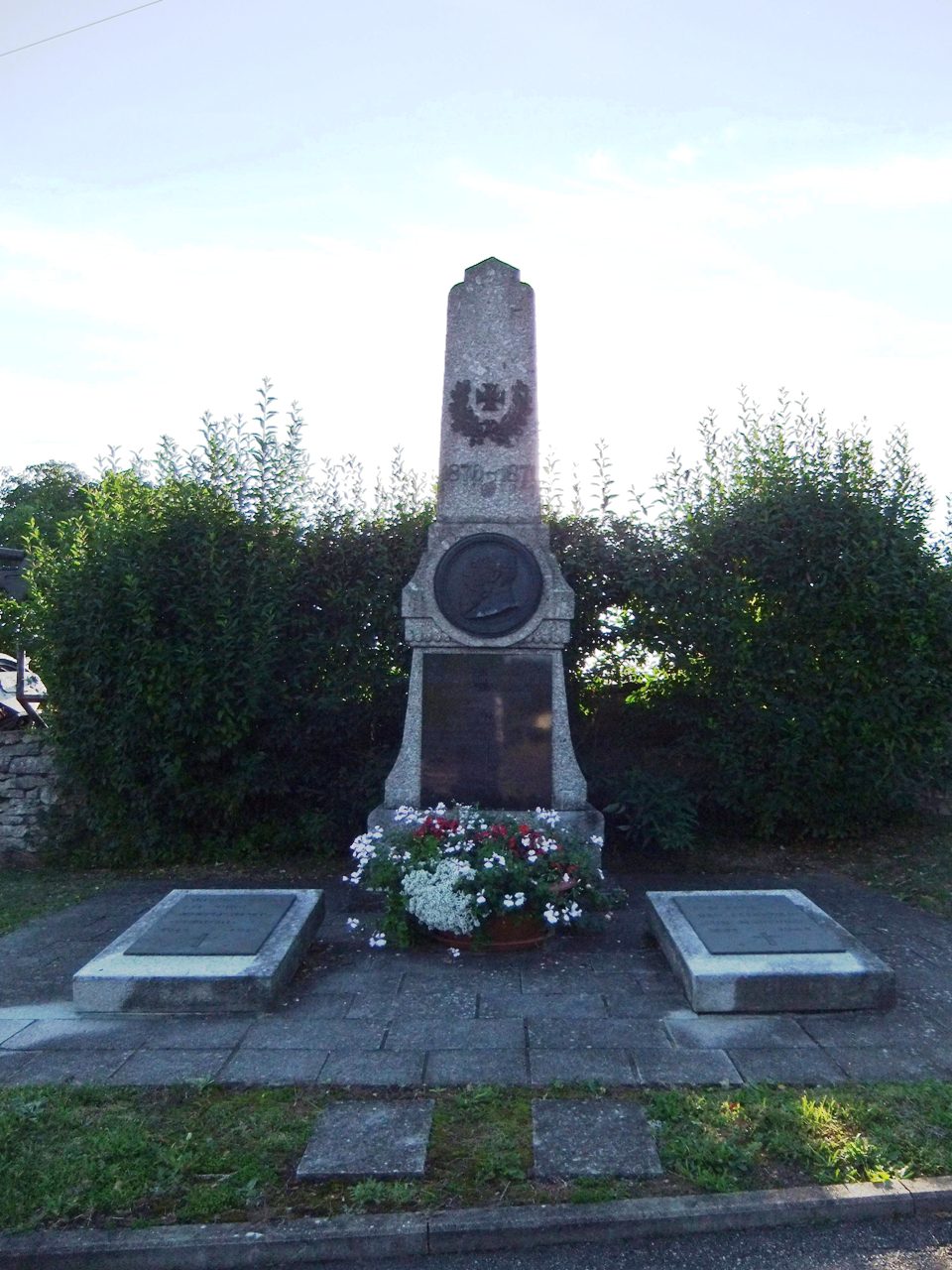 Datei:Kriegerdenkmal Asbach 1.JPG