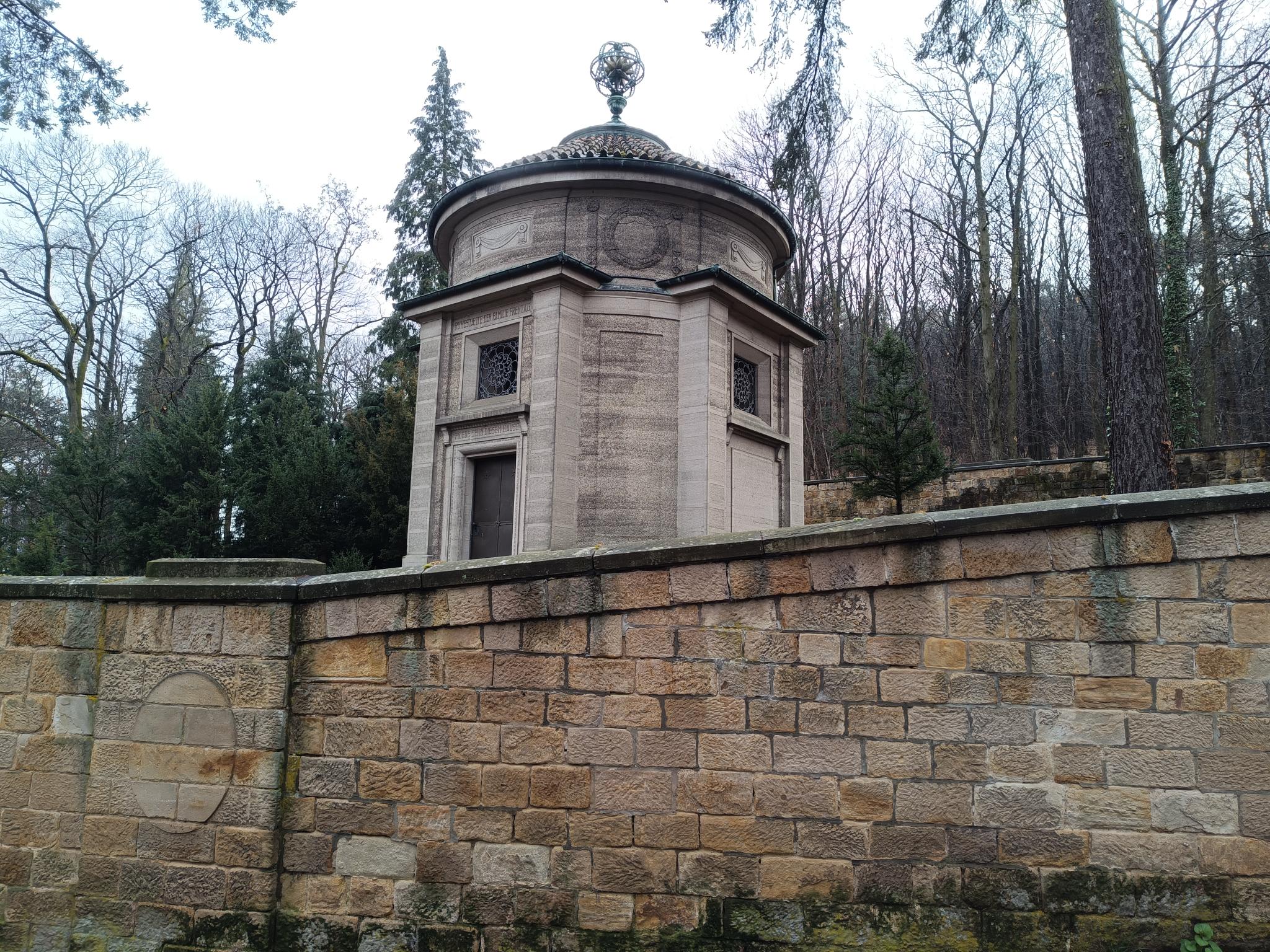 Datei:Conrad-Freytag-Mausoleum NW 2.jpeg
