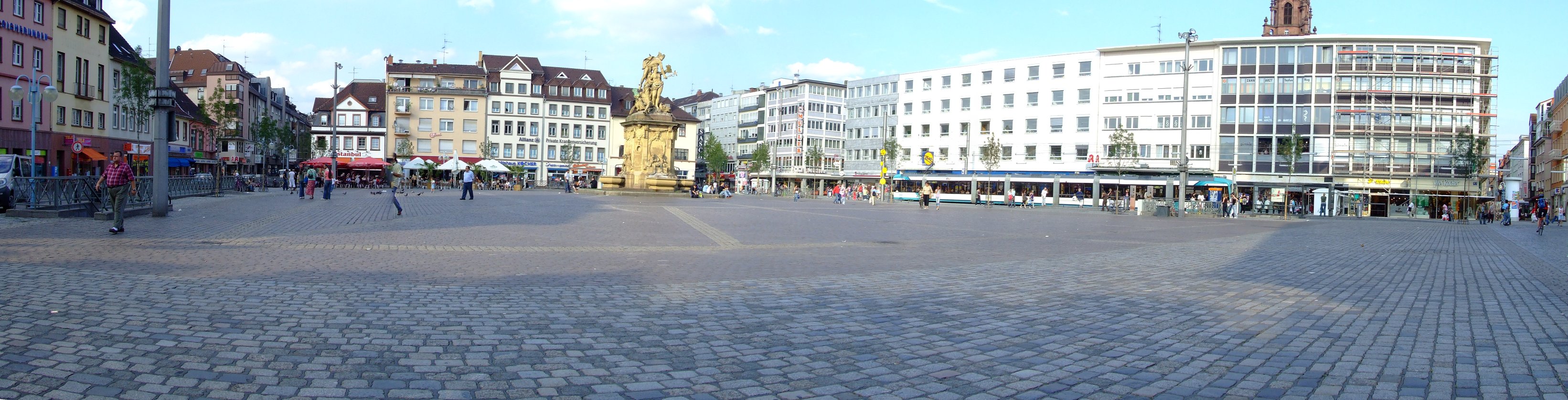 Datei:Mannheim G1 Marktplatz Pano.geschnitten.LQ.jpg