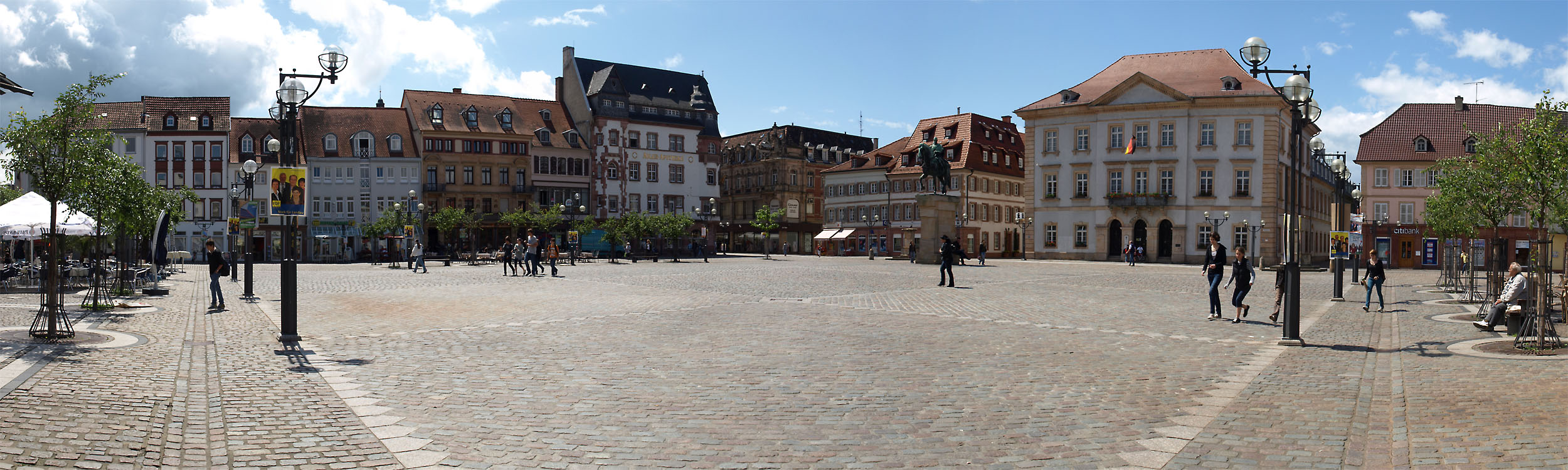Landau-Rathausplatz-03.jpg