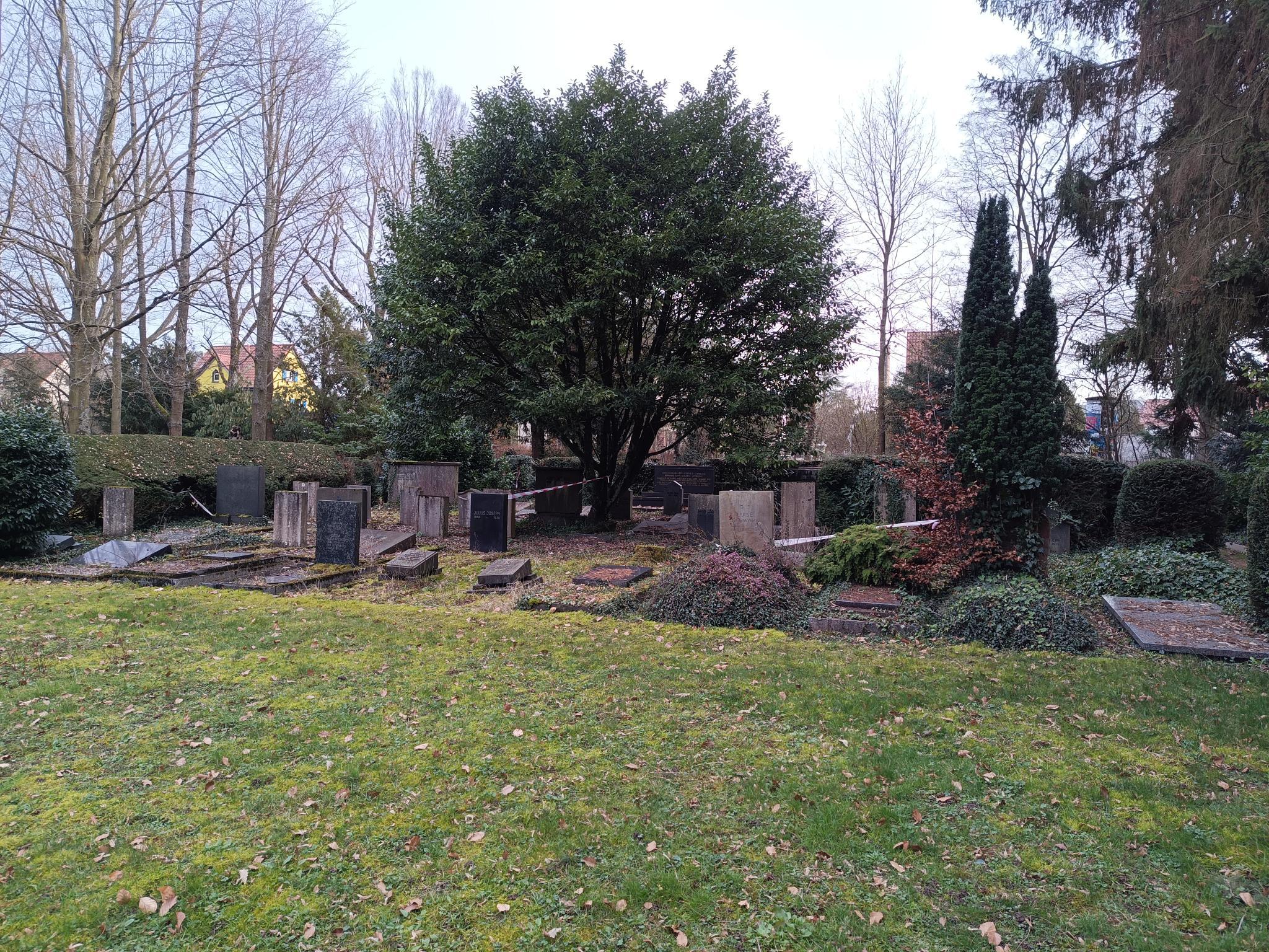 Datei:Jüdischer Friedhof Landau 12.jpeg