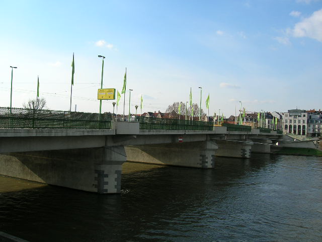 Datei:Theodor-Heuss-Brücke.JPG