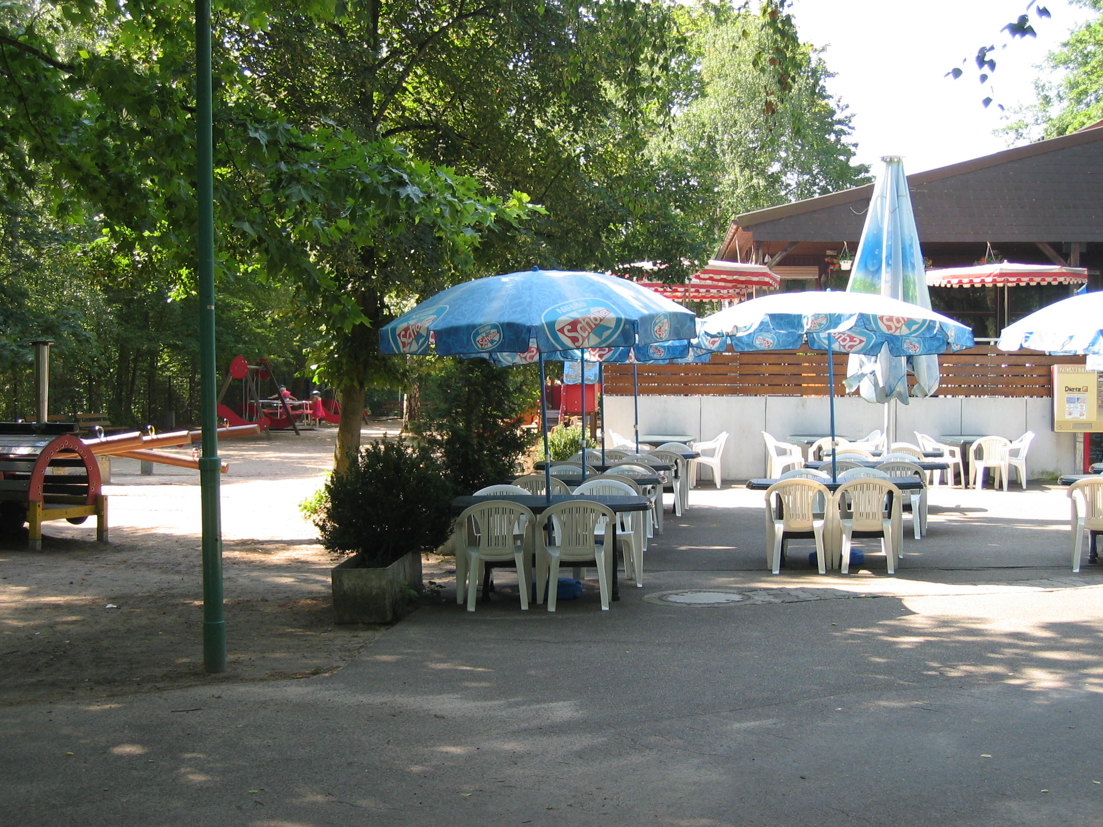 Restaurant und Spielplatz
