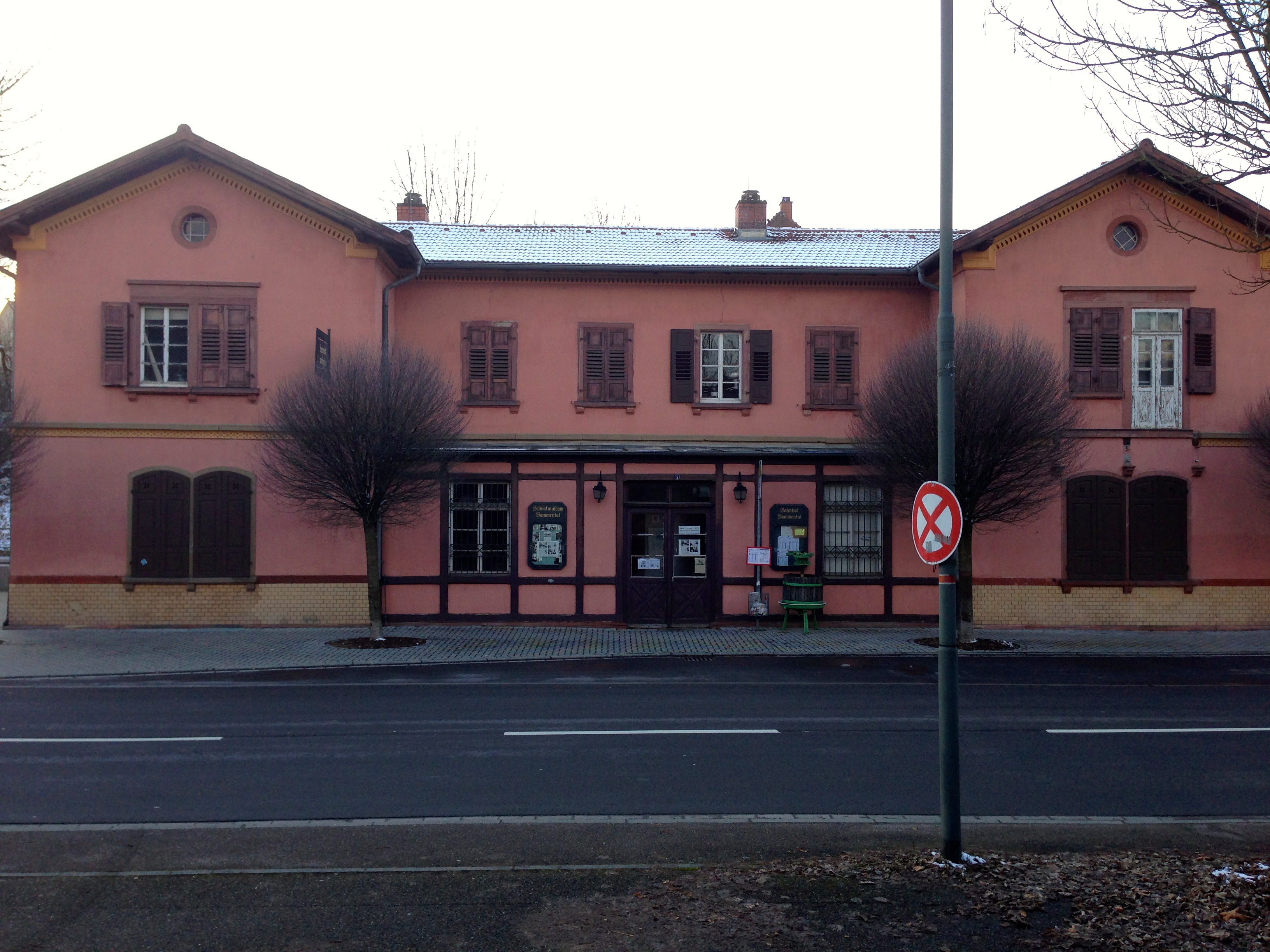 Datei:Bahnhof Bammental Frontansicht.JPG