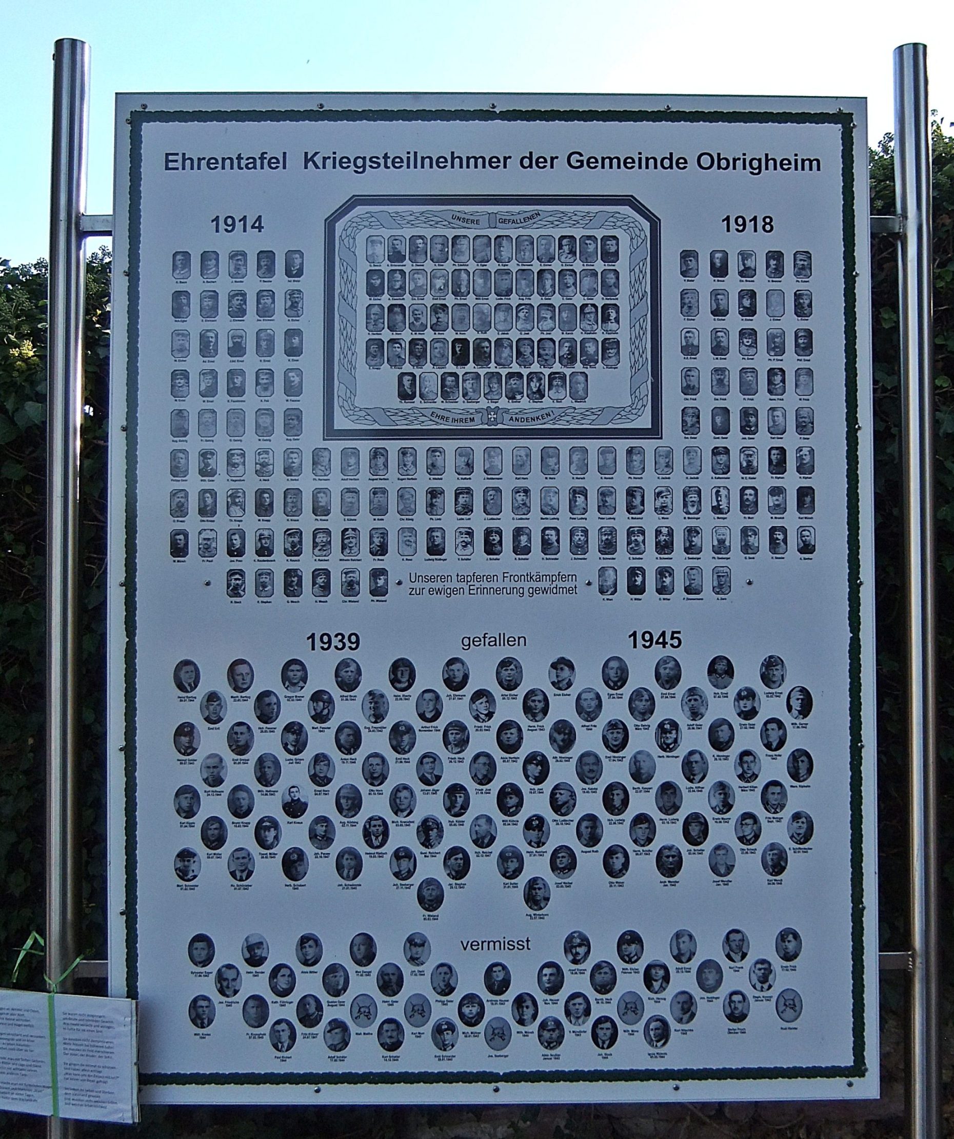 Datei:Ehrentafel Friedhof Obrigheim.JPG