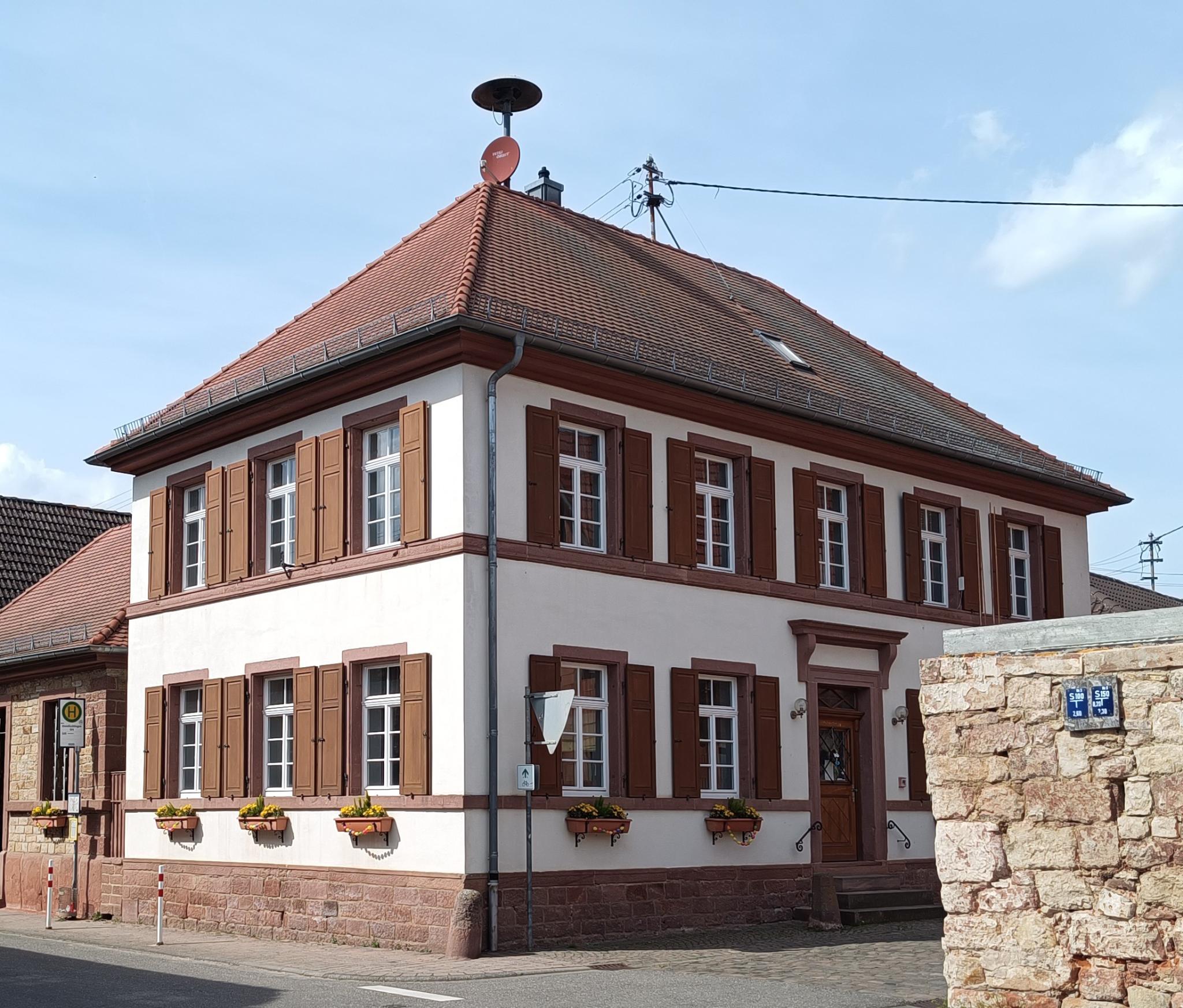 Altes Schulhaus (erbaut 1835)
