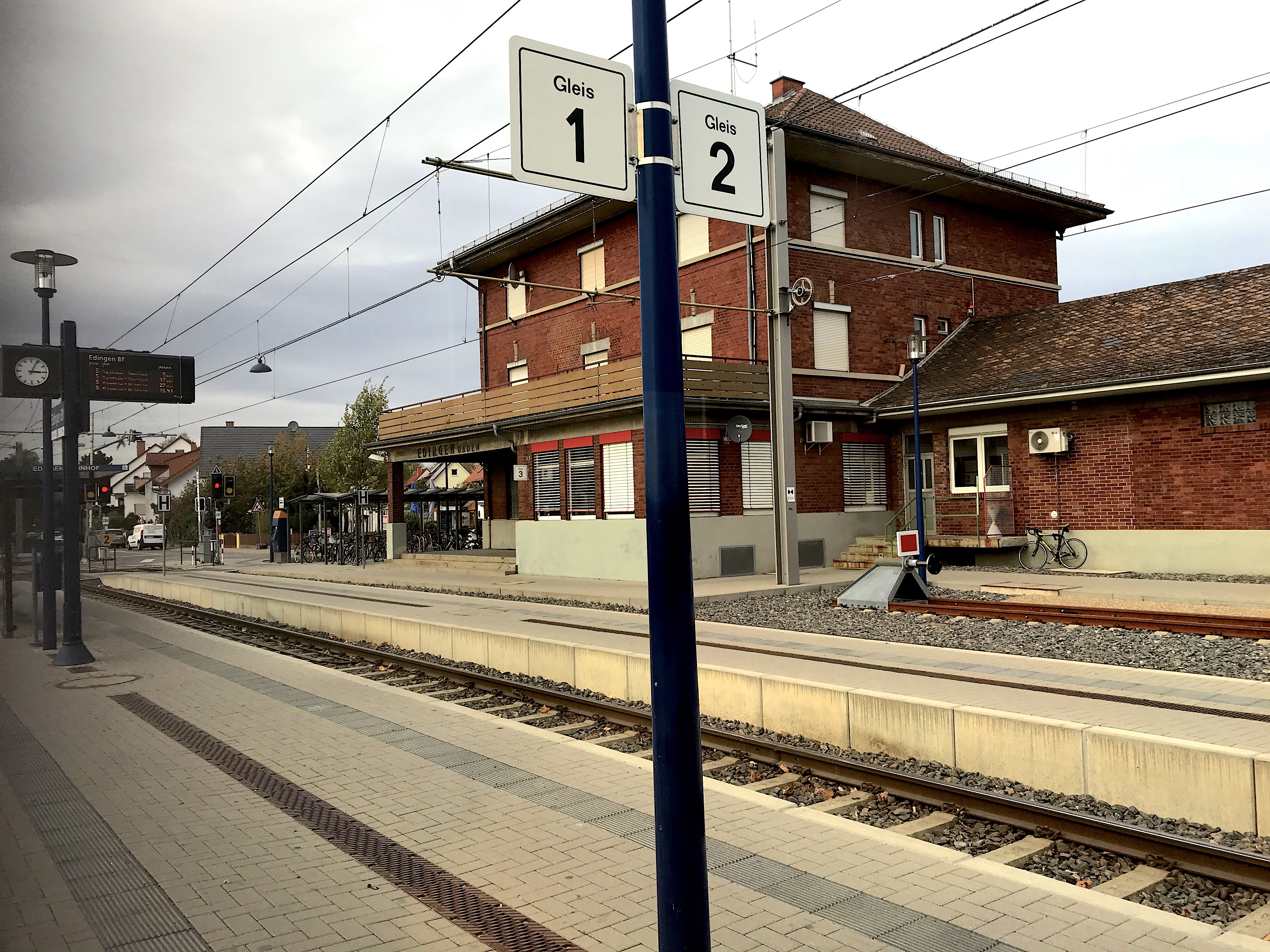 Datei:Edingen Bahnhof.jpg