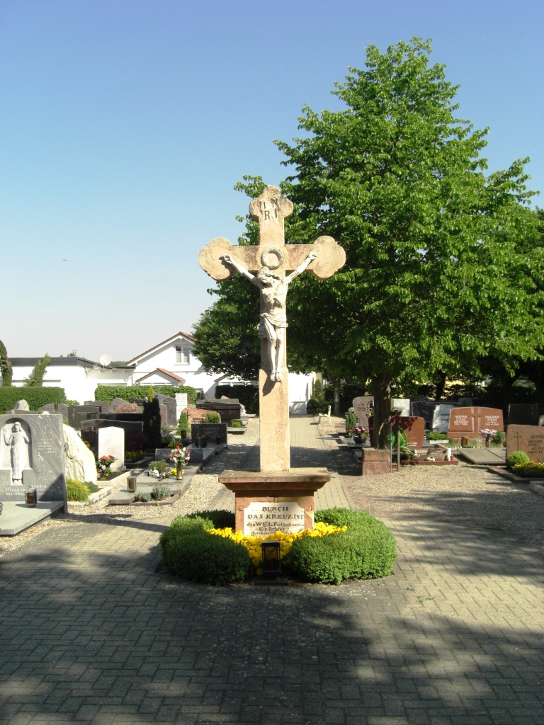 Datei:Friedhof Hanhofen Kreuz.JPG