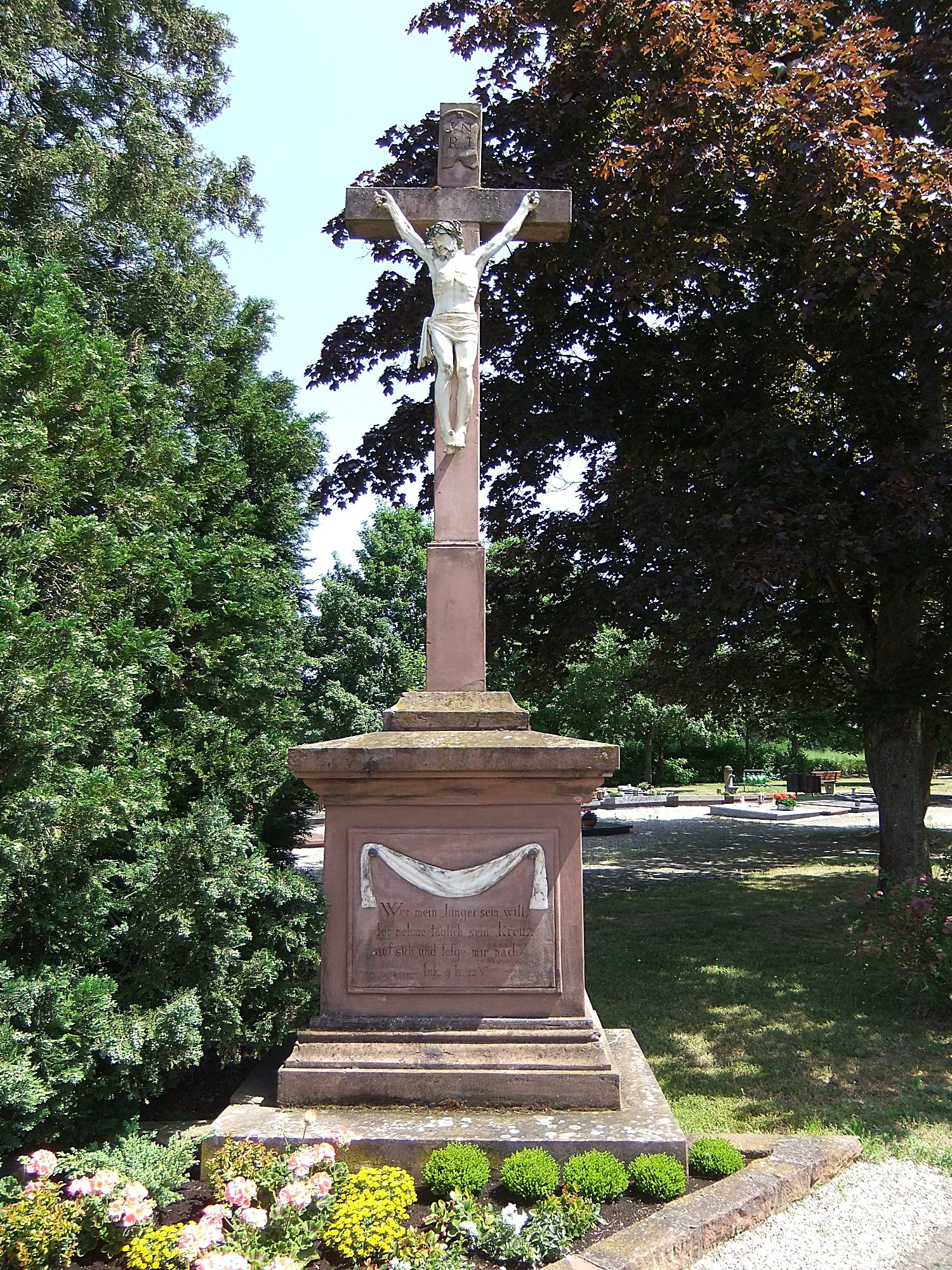 Datei:Friedhofkreuz Kuhardt.JPG