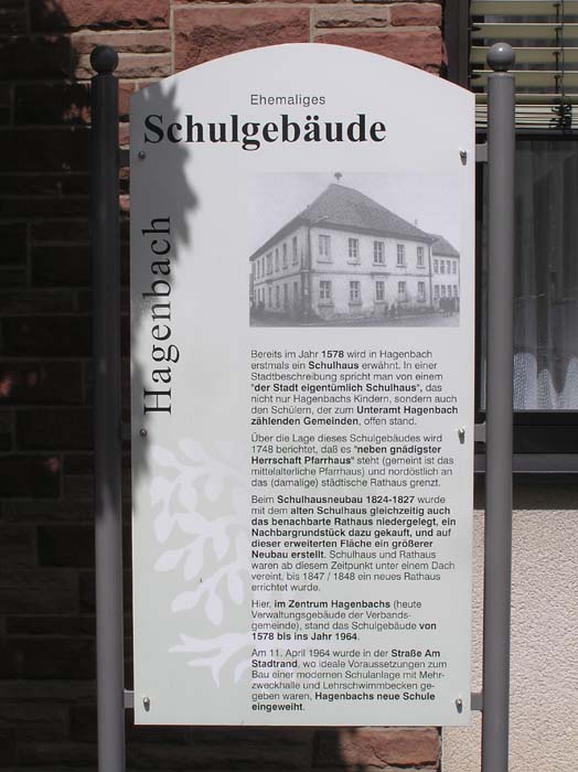 Hagenbach, Informationstafel "Schulgebäude"