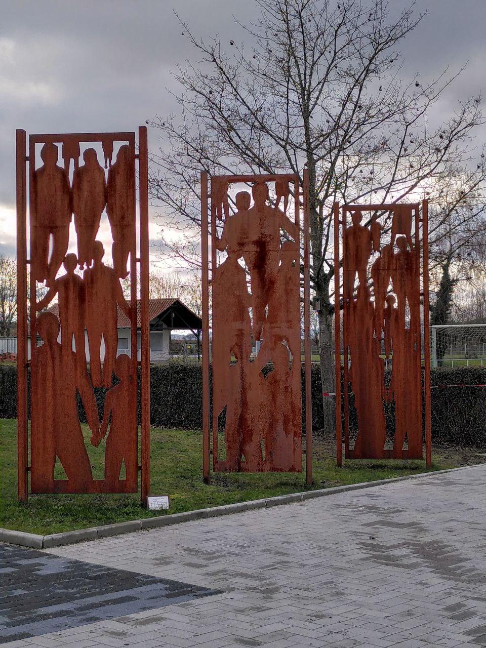 Datei:Skulptur Gemeinschaften Insheim.jpg