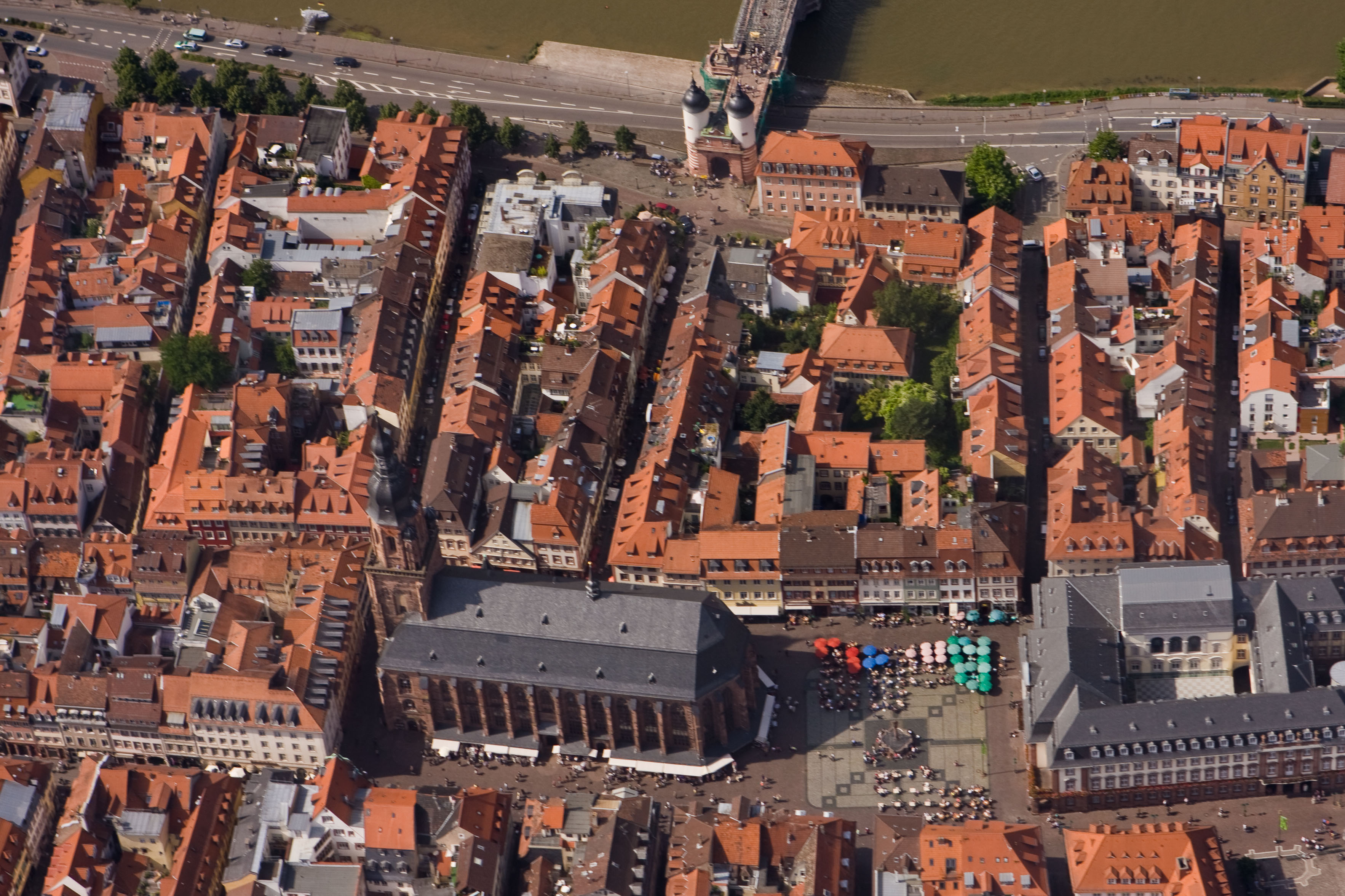 Datei:Luftaufnahme Heidelberg Heiliggeistkirche.jpg