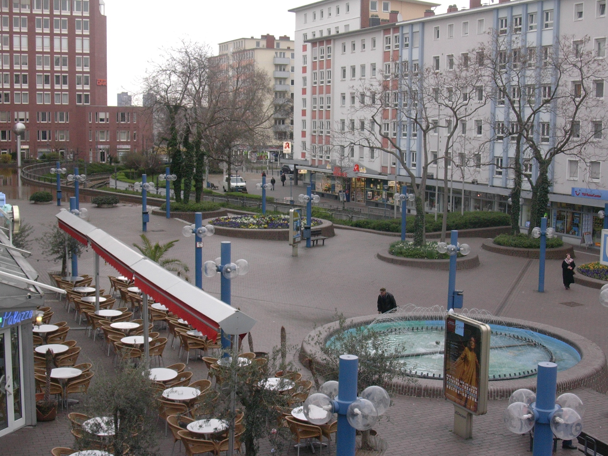 Datei:Ludwigshafen Rathausplatz 01.jpg