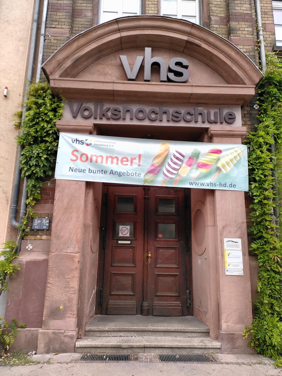 2023 Volkshochschule Heidelberg 06 Eingang.jpg