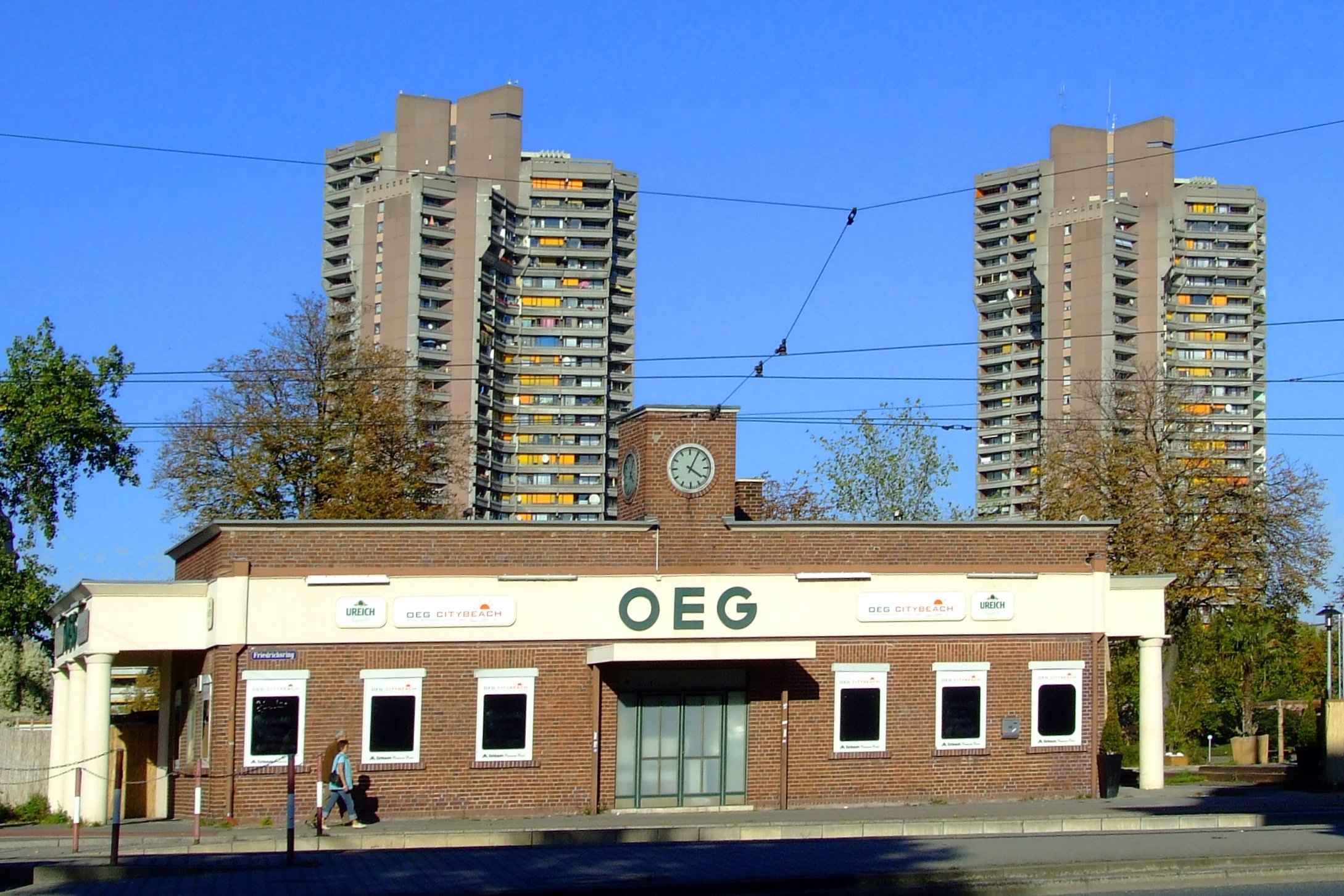Datei:Mannheim OEG Station und Neckarpromenaden 1.jpg