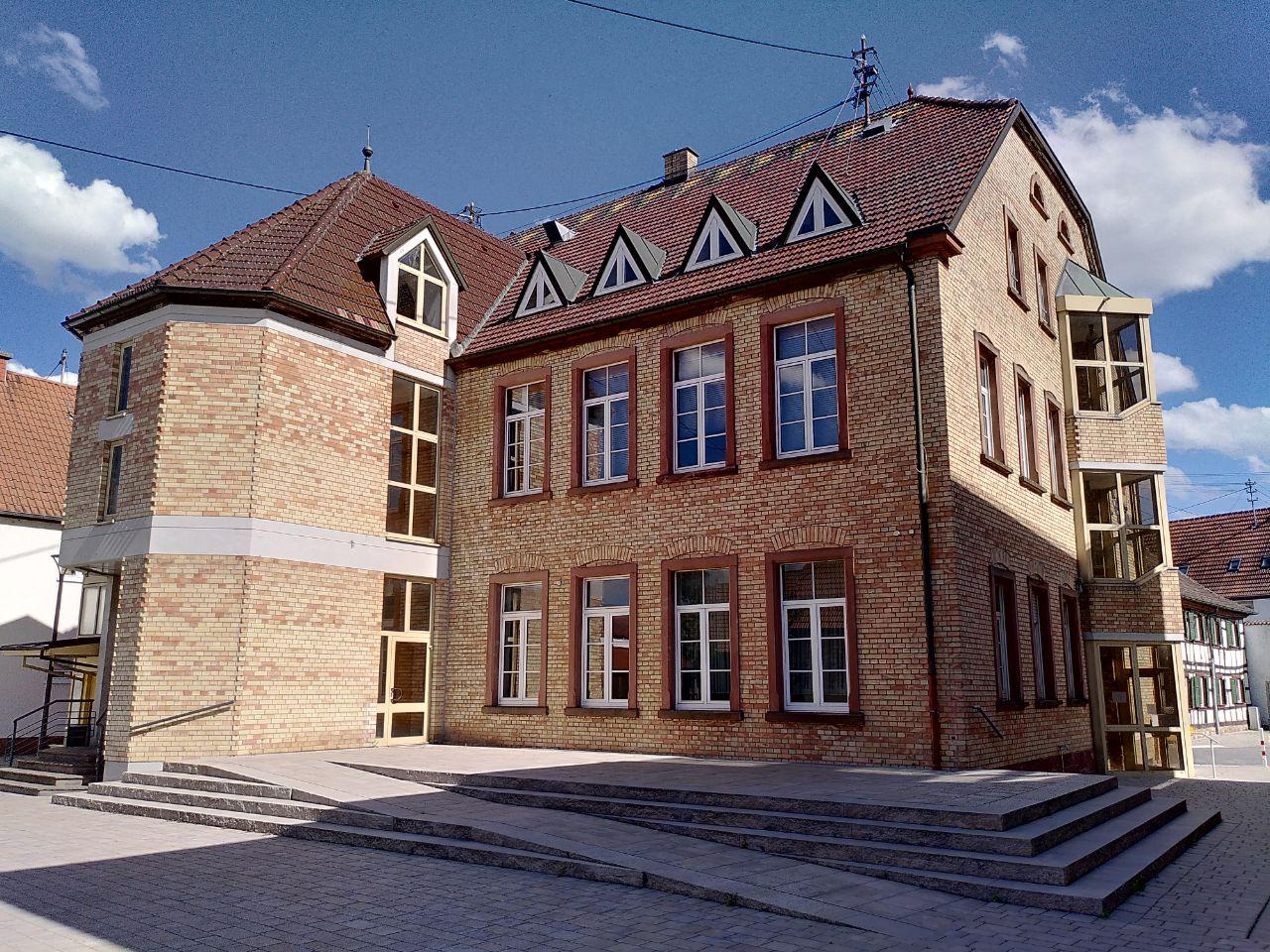 Datei:Bürgerhaus Ottersheim 2.jpg