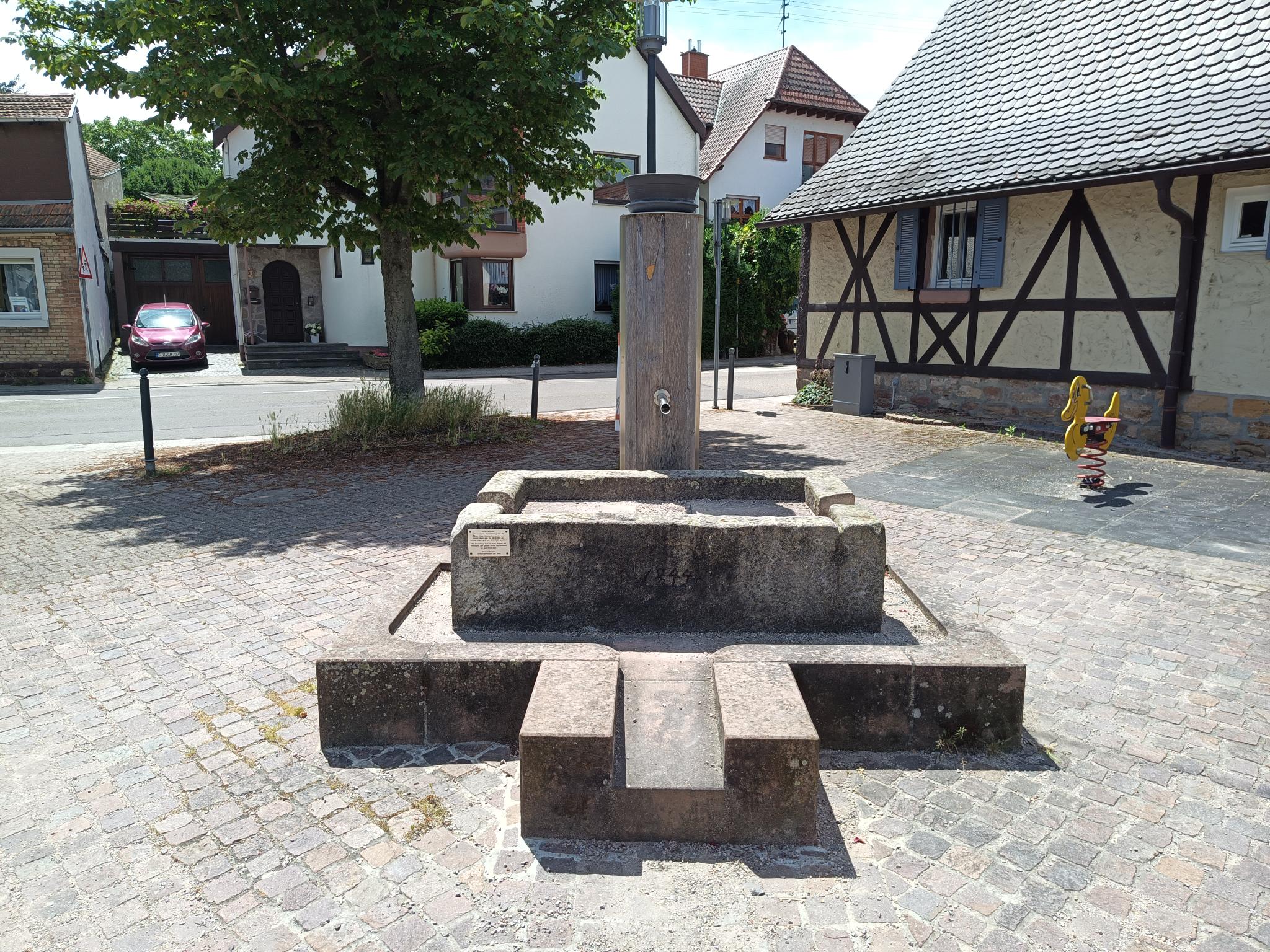 Brunnen am Dorfplatz