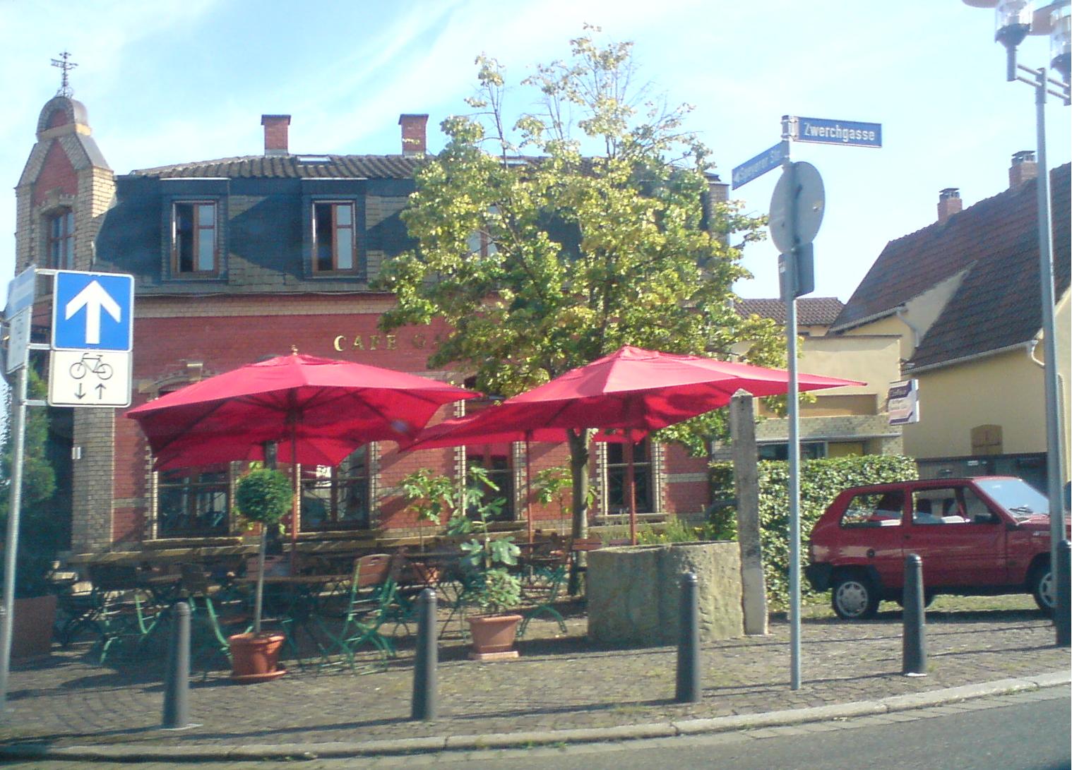 Datei:Café am Kronenplatz.jpg