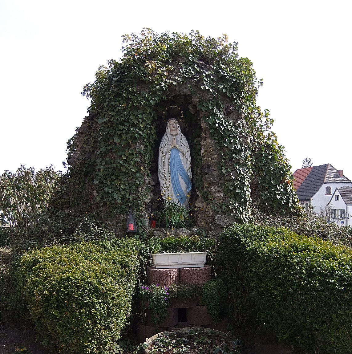 Datei:St Maria Himmelfahrt Herxheim Mariengrotte.JPG