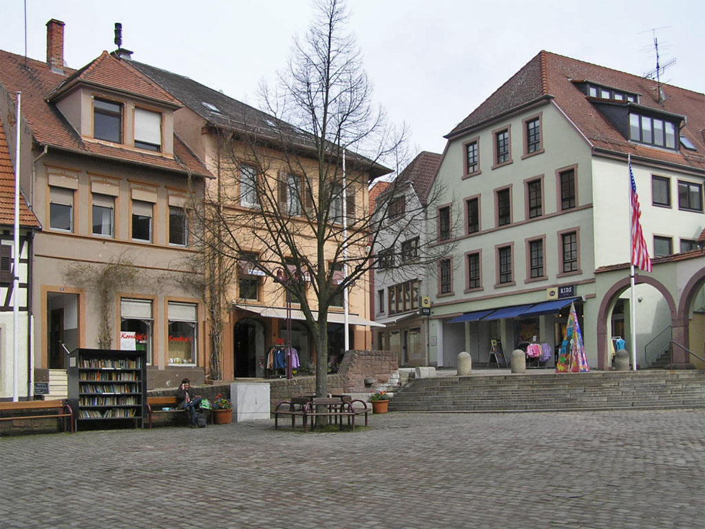 Datei:Wiesloch-Marktplatz-01.jpg