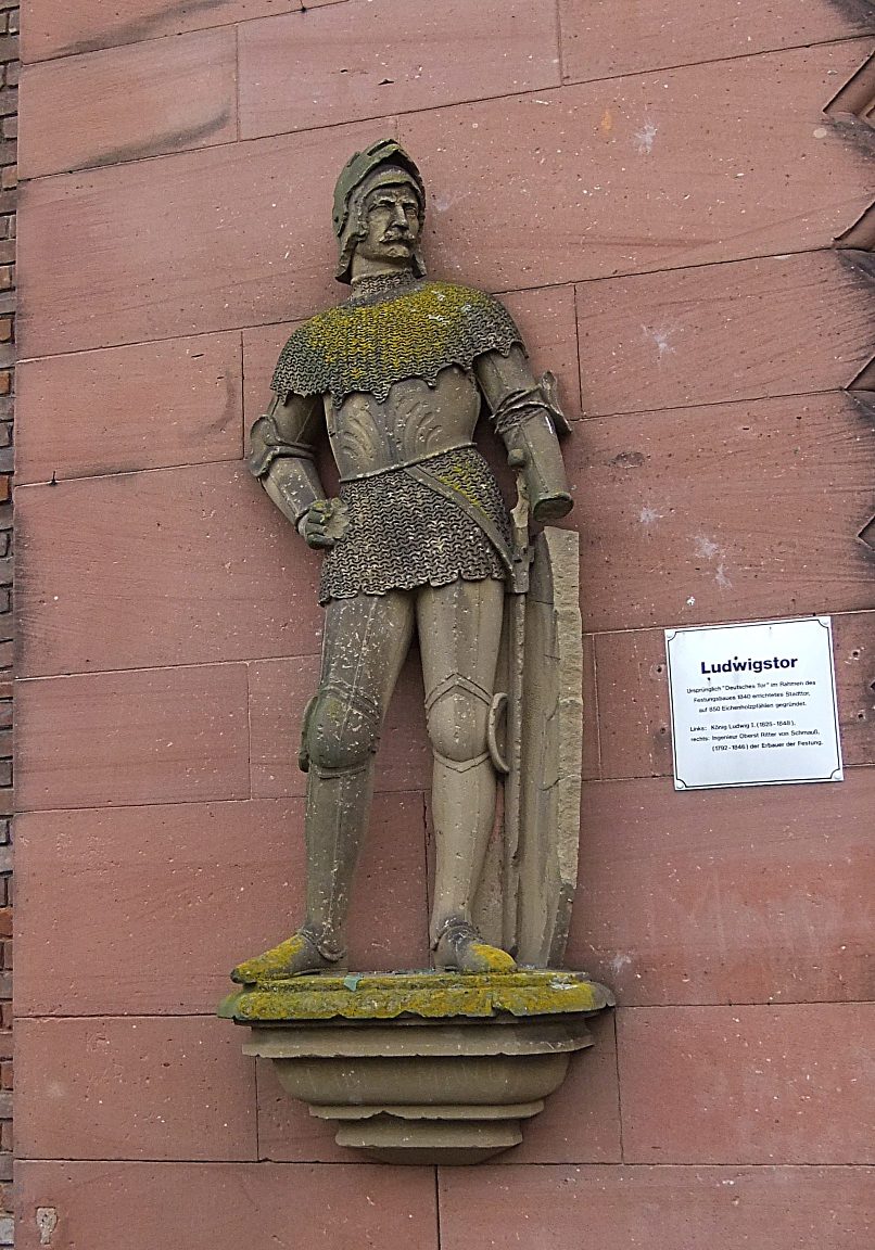 Statue an der Außenseite: König Ludwig I.