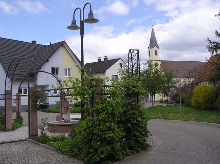 Maximiliansau, Amalienstraße, katholische Kirche Mariä Himmelfahrt