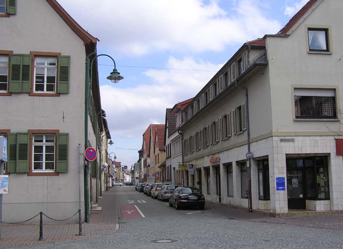 Blick aus der Mannheimer Straße in die Dreikönigstraße