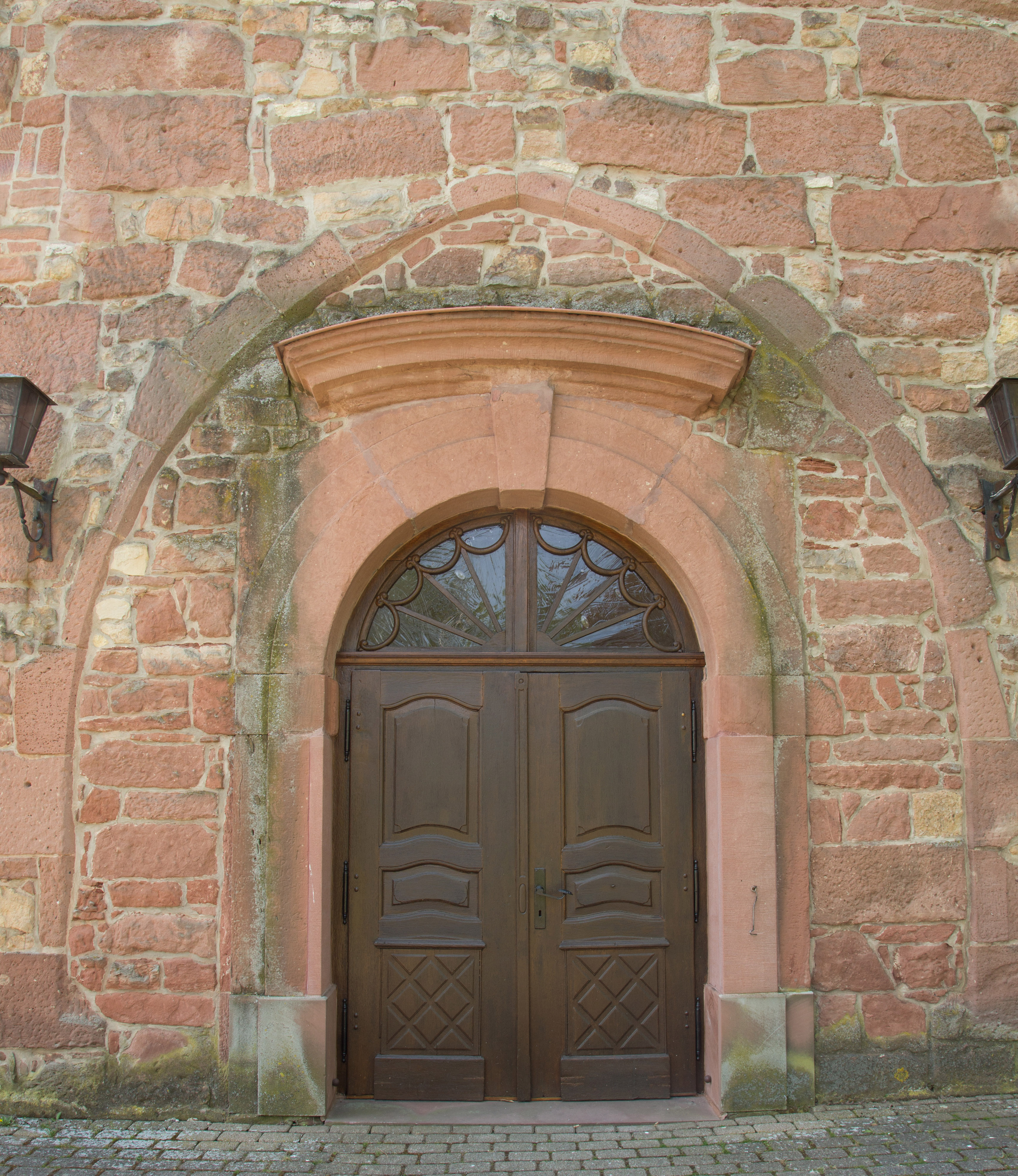 Datei:Protestantische Kirche Insheim Portal.jpg
