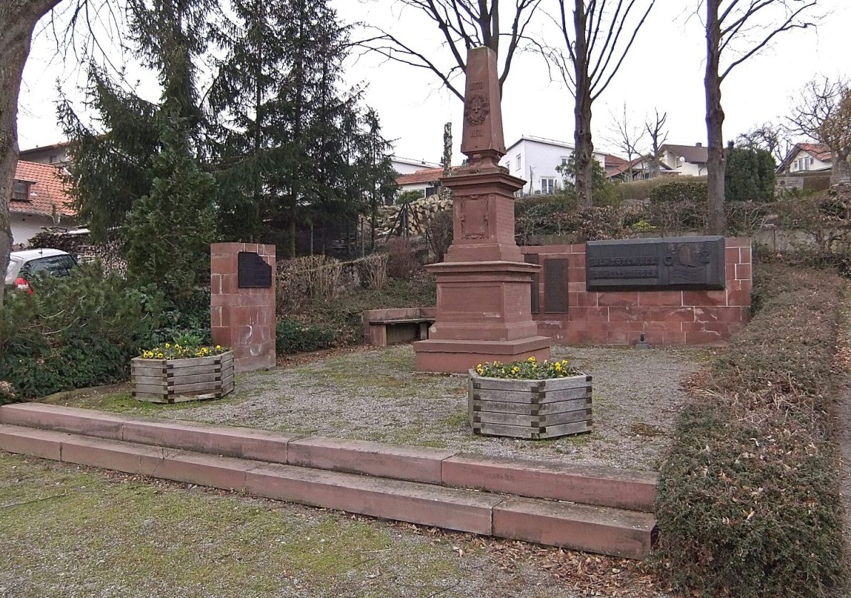 Datei:Ehrenanlage Friedhof Hoffenheim.JPG