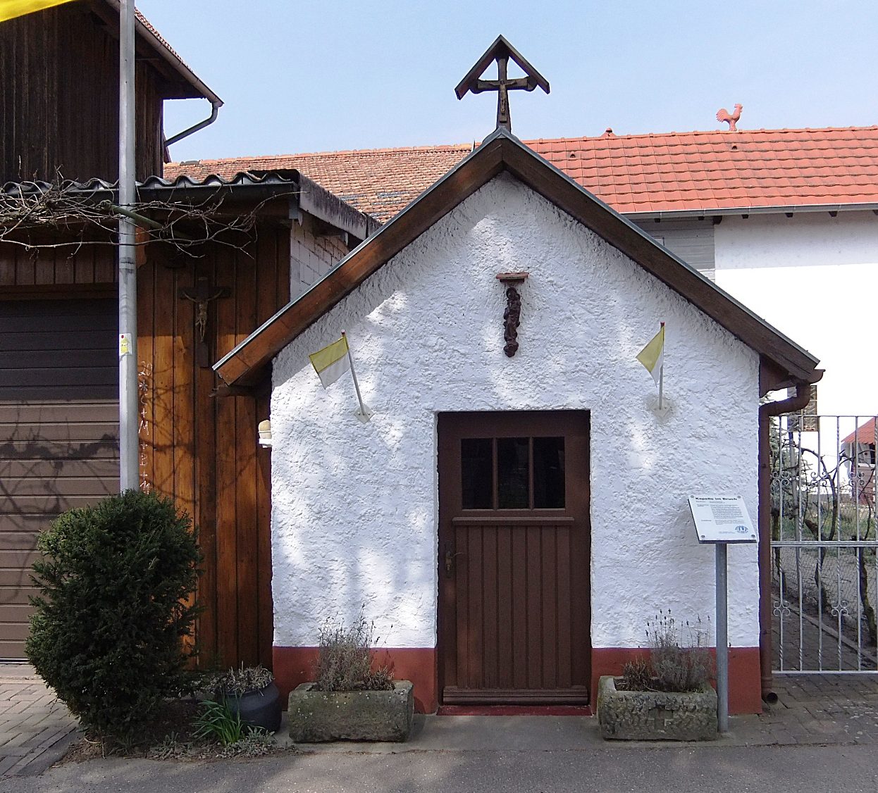 Datei:Kapelle im Bruch Herxheim.JPG
