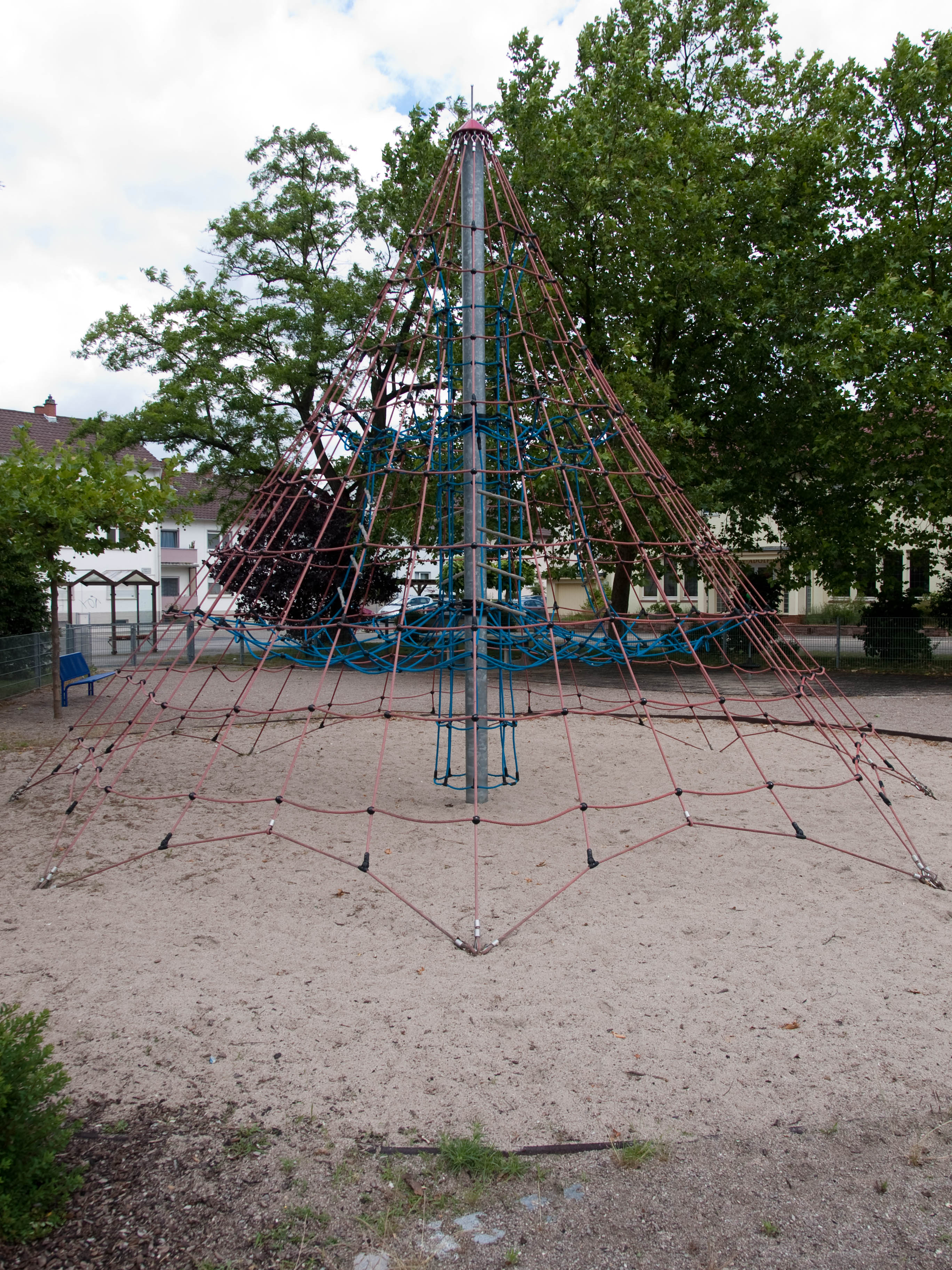 Datei:Spielplatz Marktplatz Schwetzingen-1.jpg