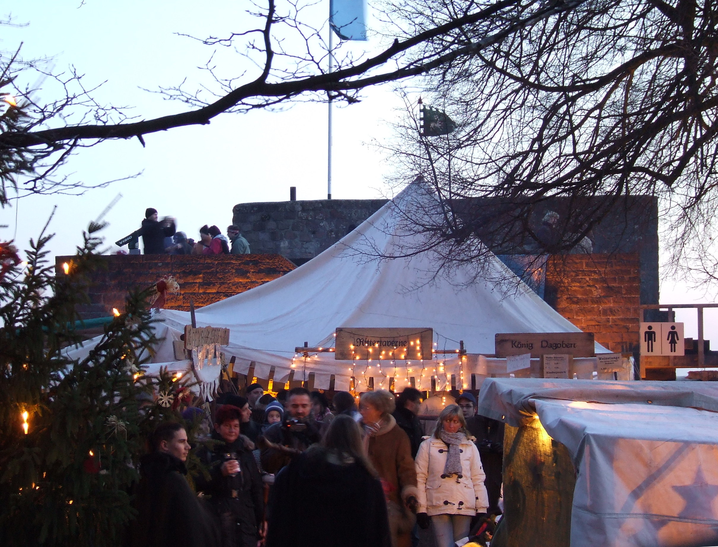 Datei:Burg Landeck Mittelalterlicher Weihnachtsmarkt 2008 dscf8173.jpg