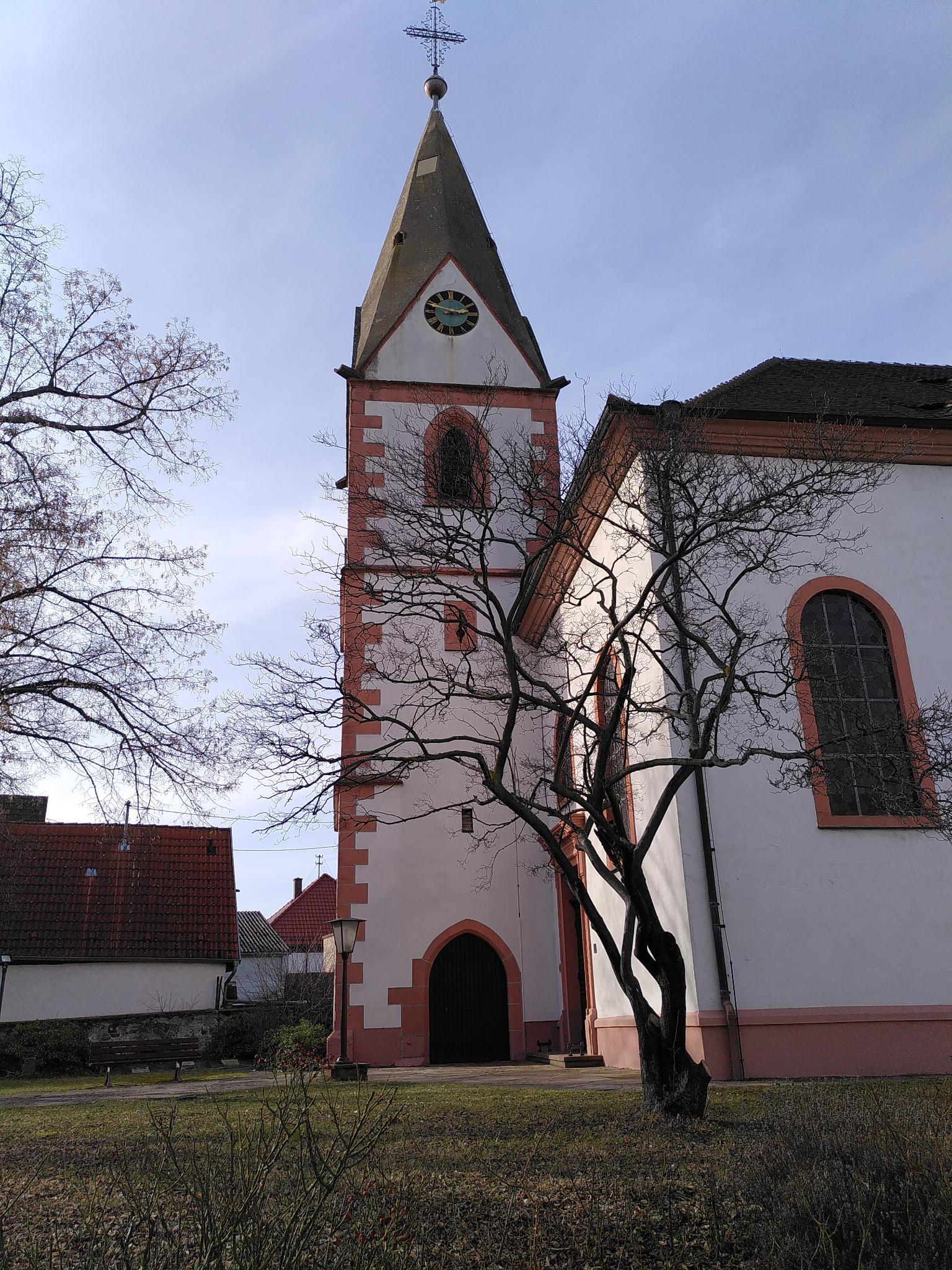 Paul-Gerhardt-Kirche Rheingönheim 2.jpeg