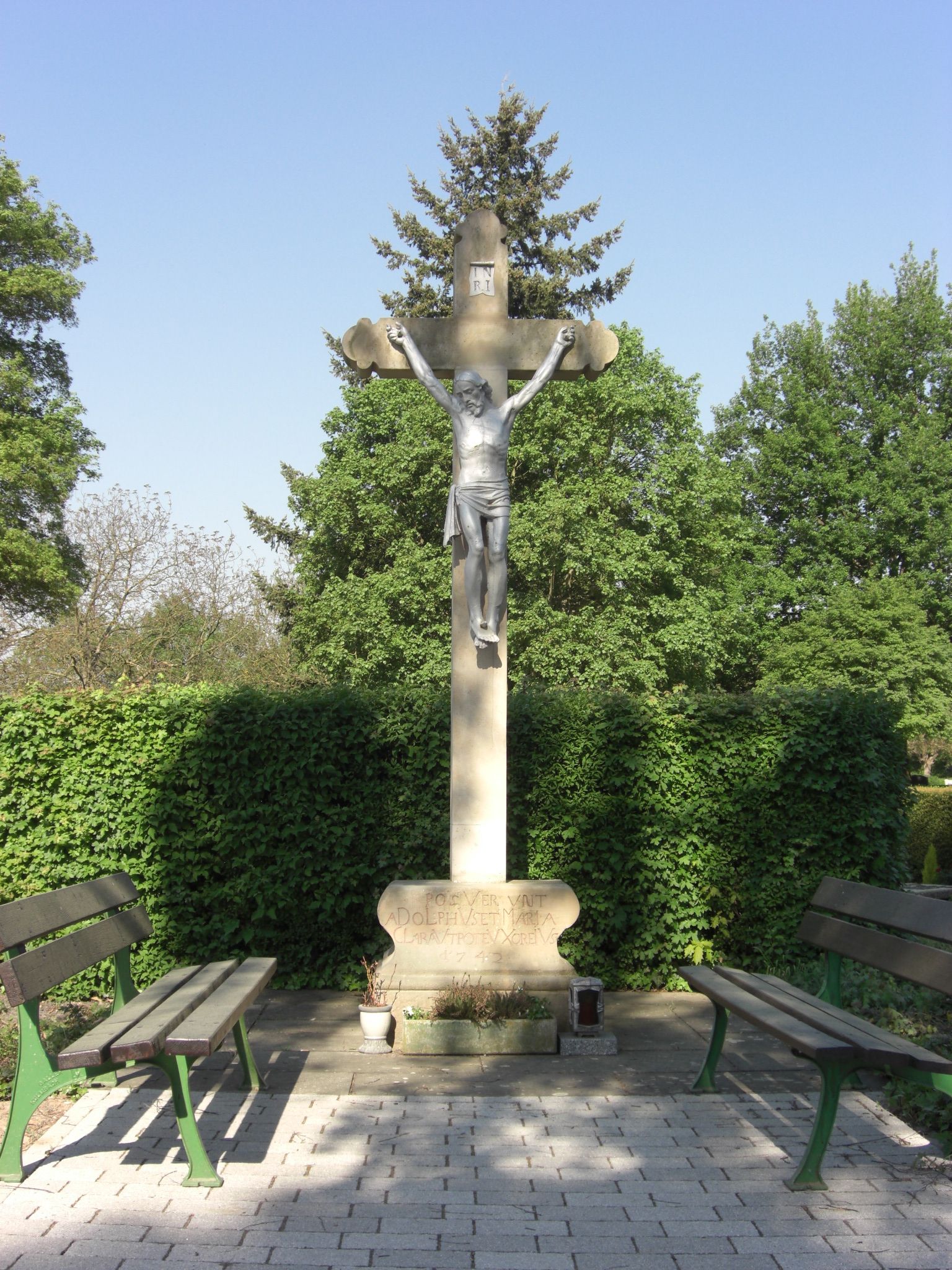Datei:Friedhof Dudenhofen Kreuz.jpg