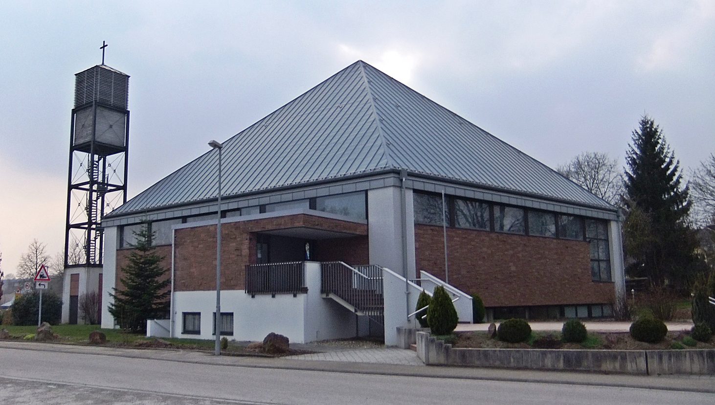 Datei:Herz-Jesu-Kirche Hoffenheim.JPG