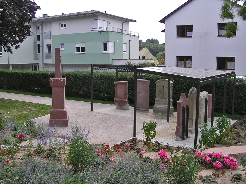Grabsteine und Kriegerdenkmal 2013