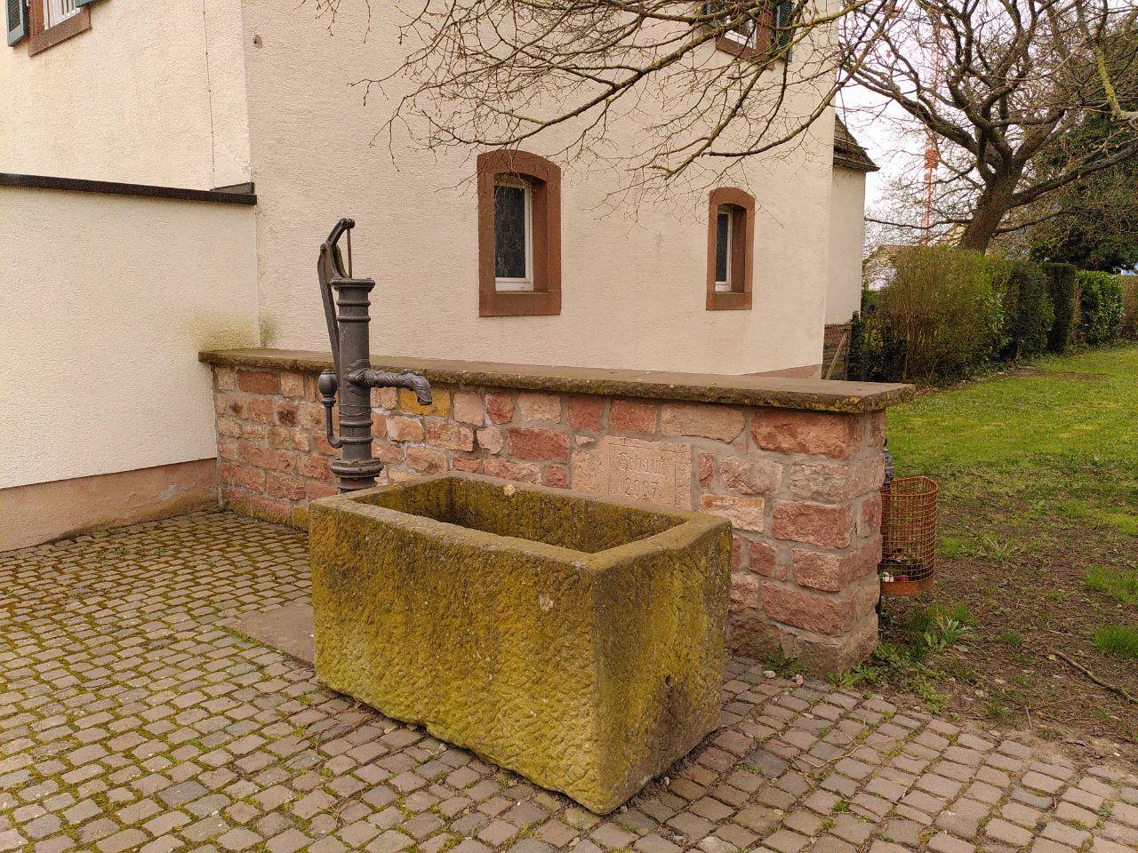 Datei:Brunnen Mörlheim.jpg