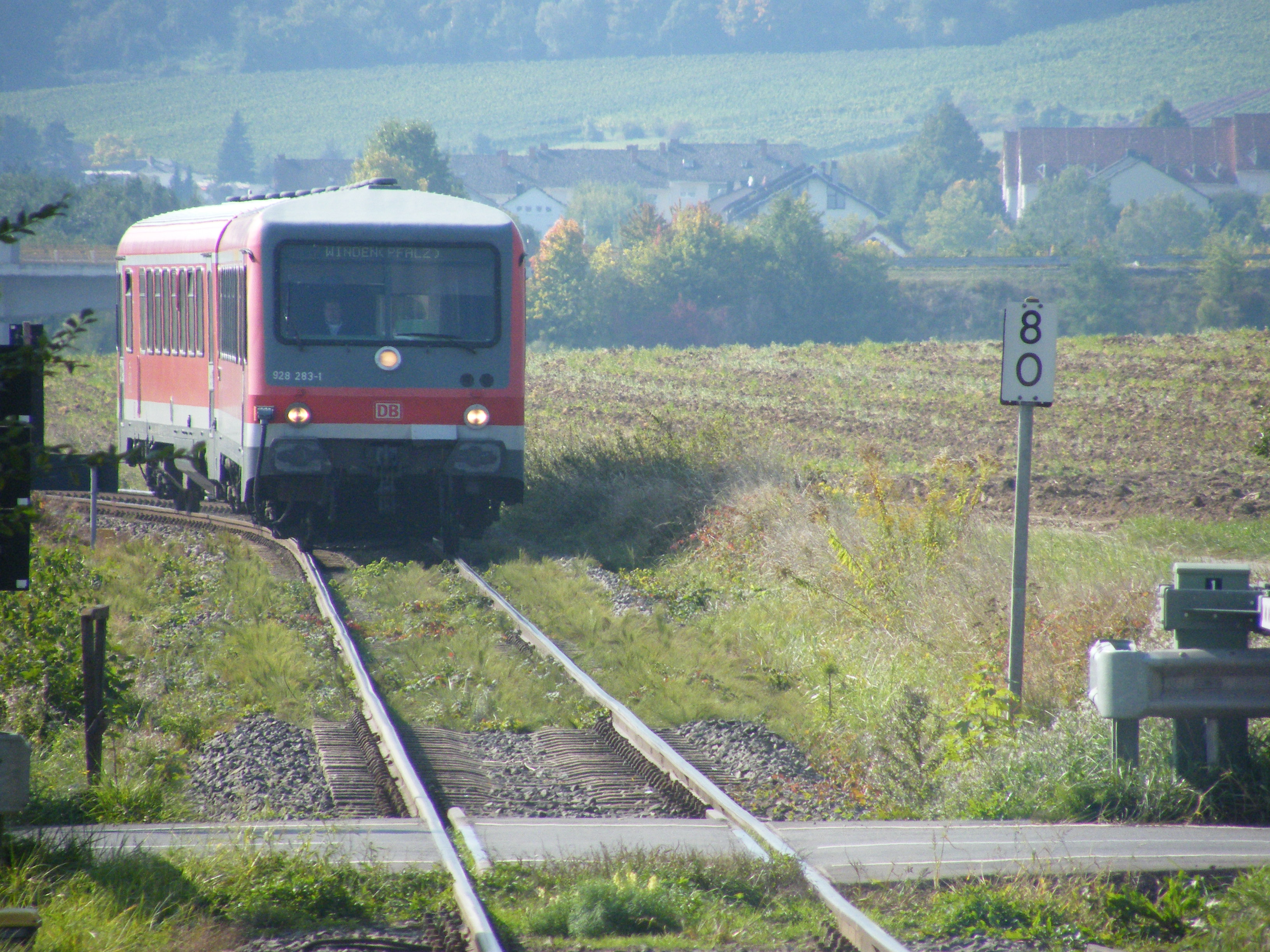 VT 628 auf der Kurbadlinie nahe Kapellen-Drusweiler.
