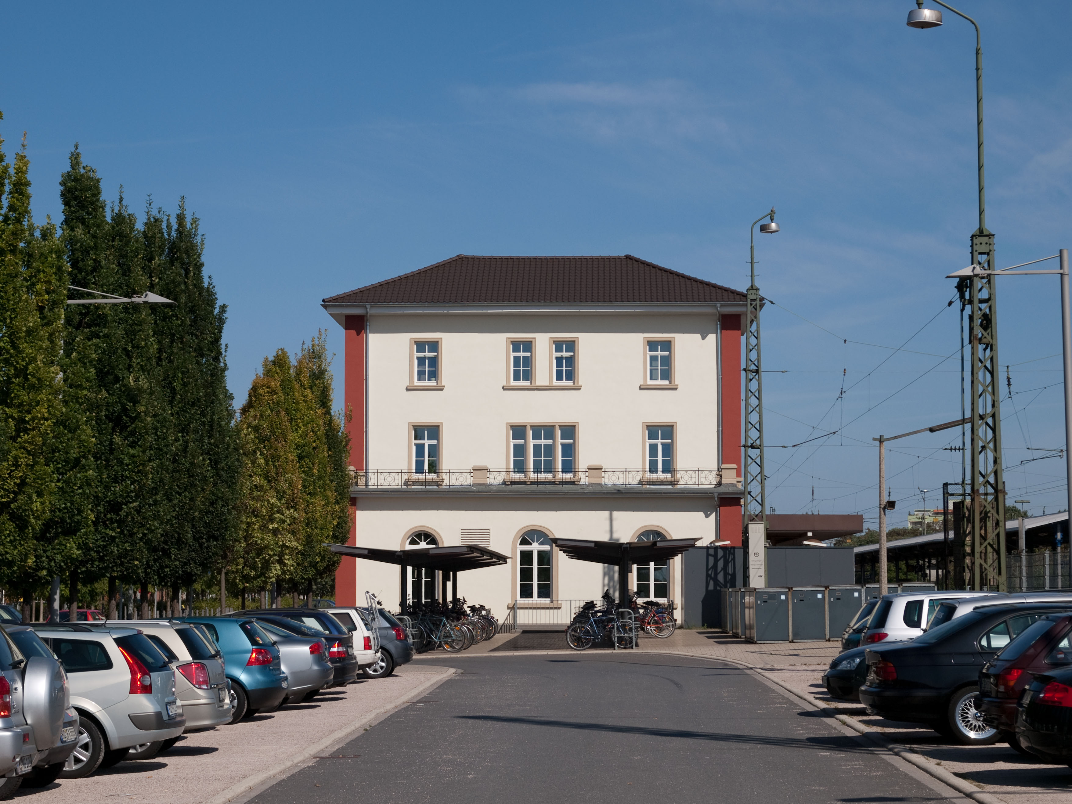 Datei:Bahnhofanlage Schwetzingen-2.jpg