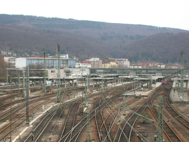 Blick von der Czernybrücke in Heidelberg auf den Hauptbahnhof