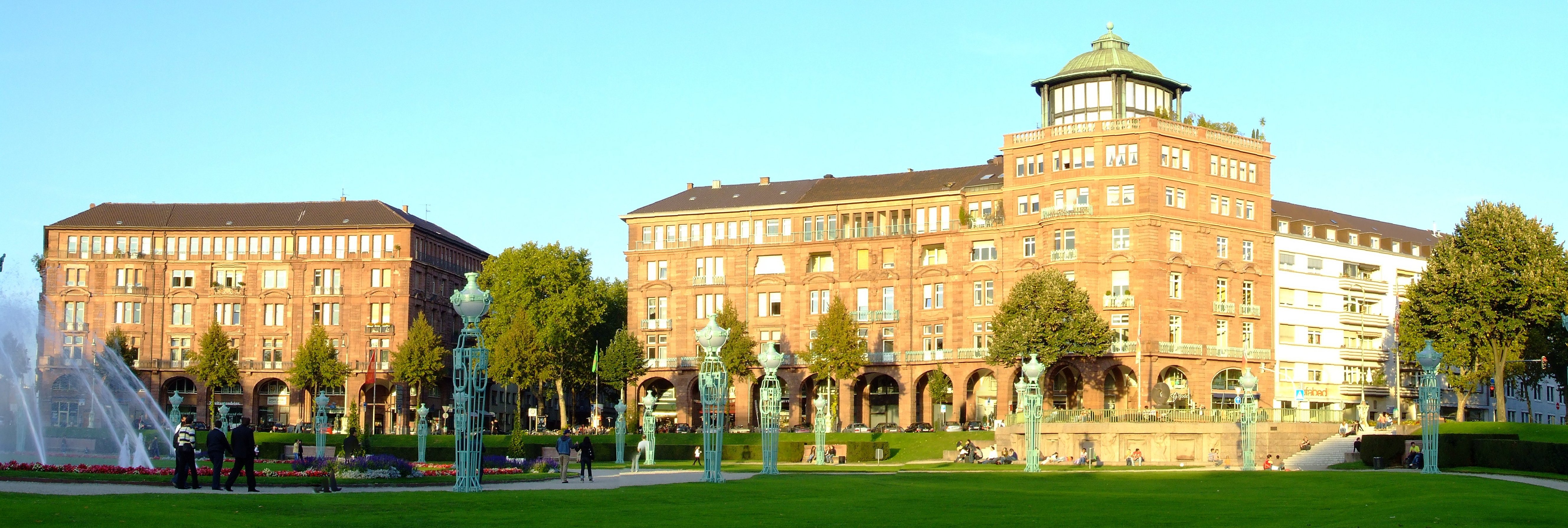 Datei:Mannheim Friedrichsplatz Panorama 1.jpg