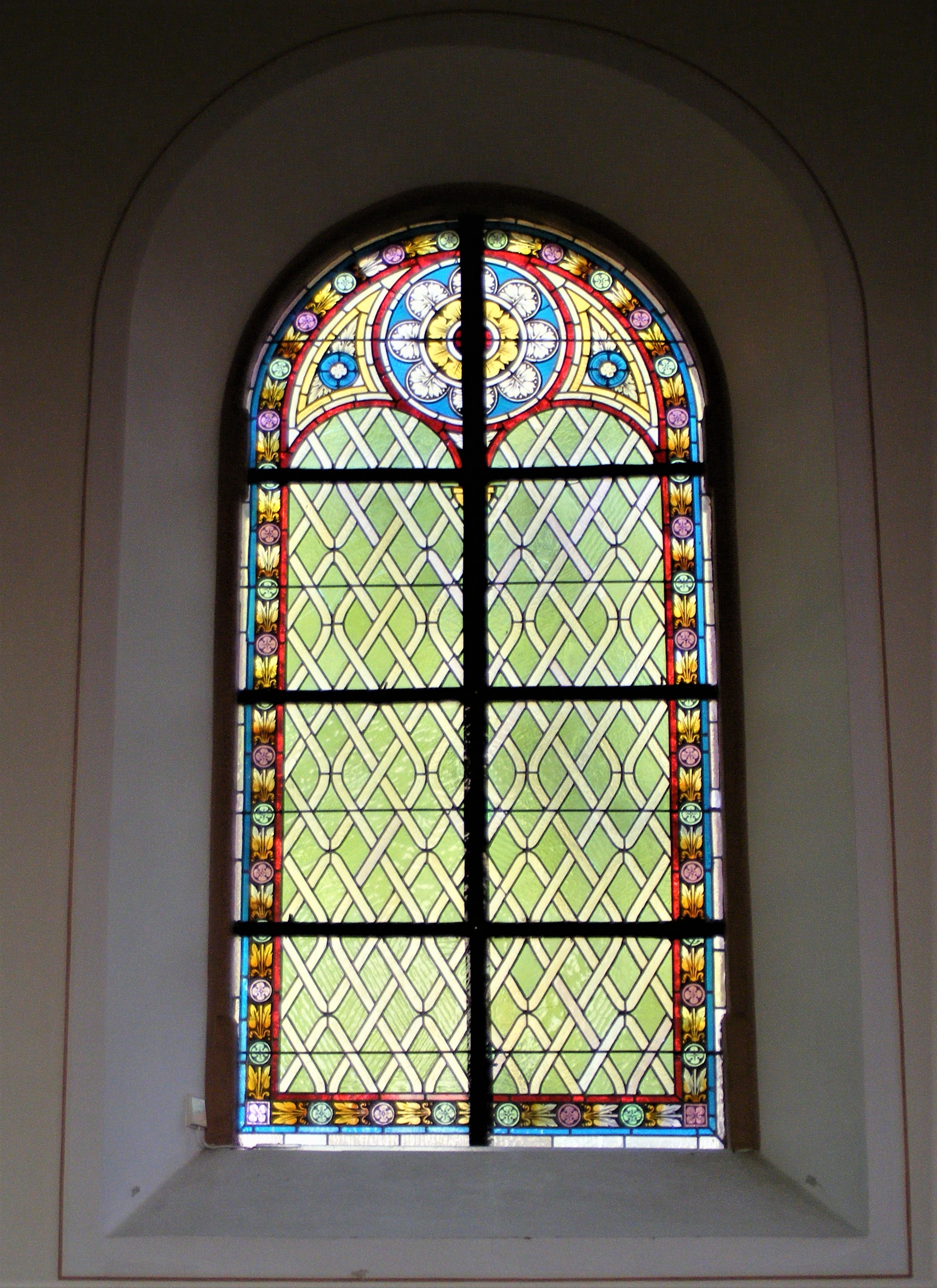 Datei:Protestantische Kirche Insheim Fenster.jpg