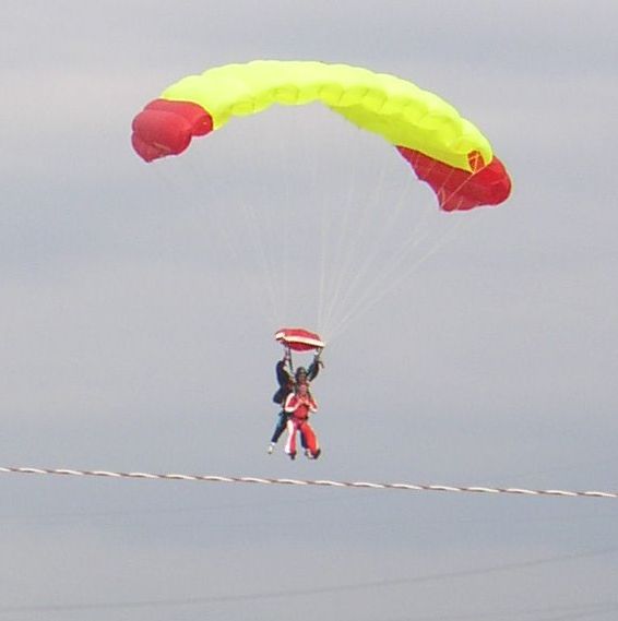 Fallschirmspringer beim Flugtag Walldorf