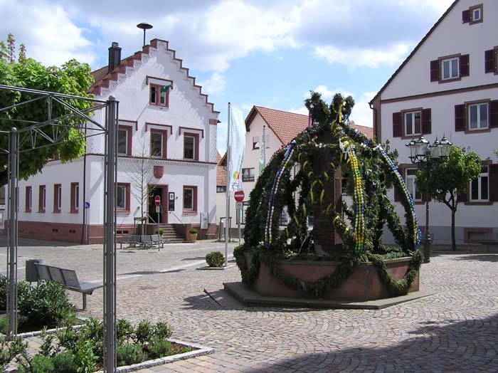 Hagenbach, Brunnen vor dem Rathaus