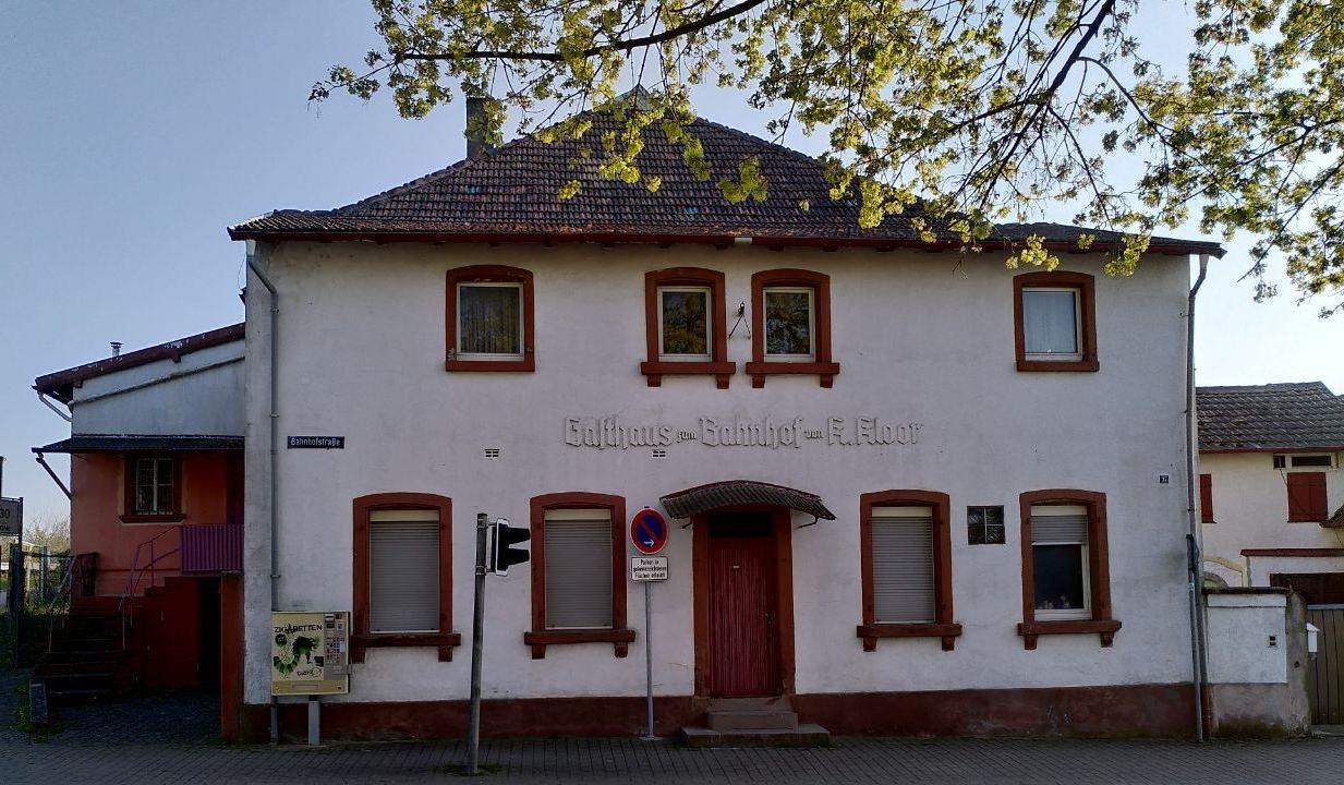 Datei:Ehemals Gasthaus zum Bahnhof Insheim.jpg