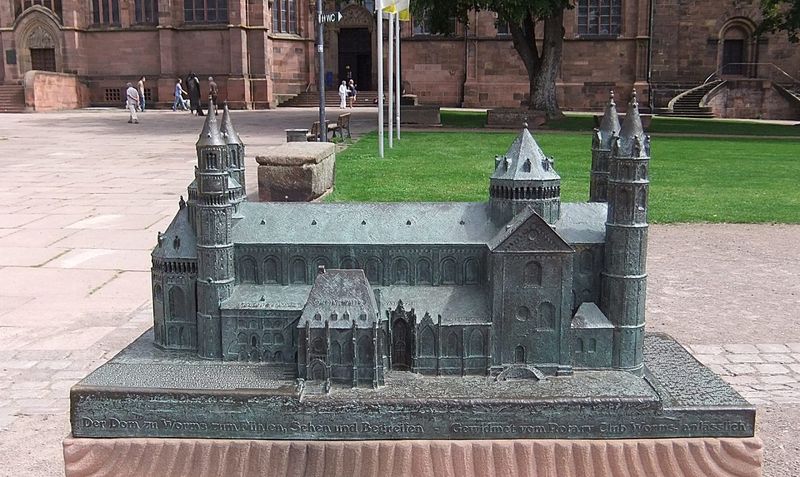 Datei:Dom Worms Modell.JPG