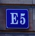 E5